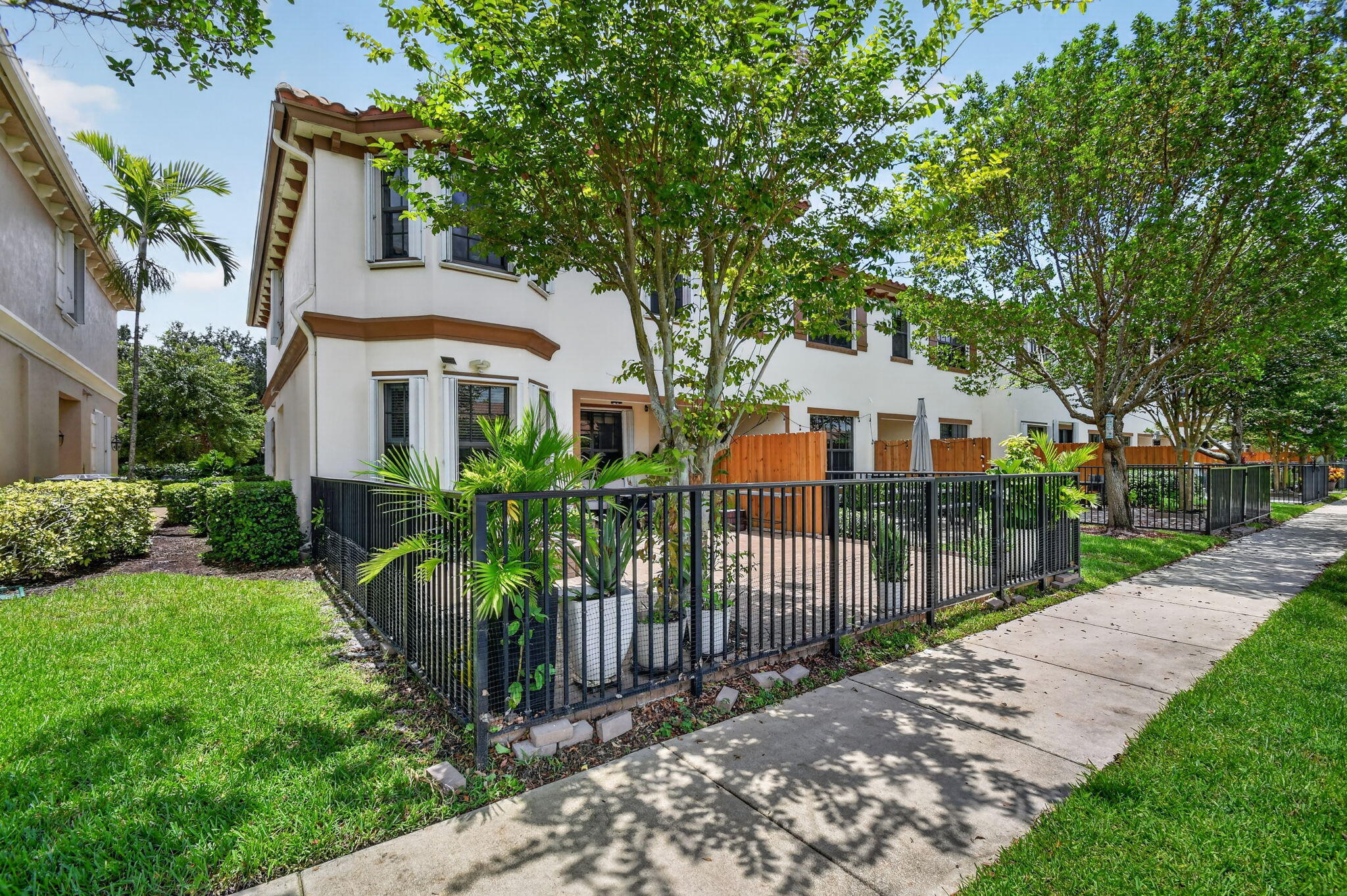 WELLINGTON PARC - Residential Lease