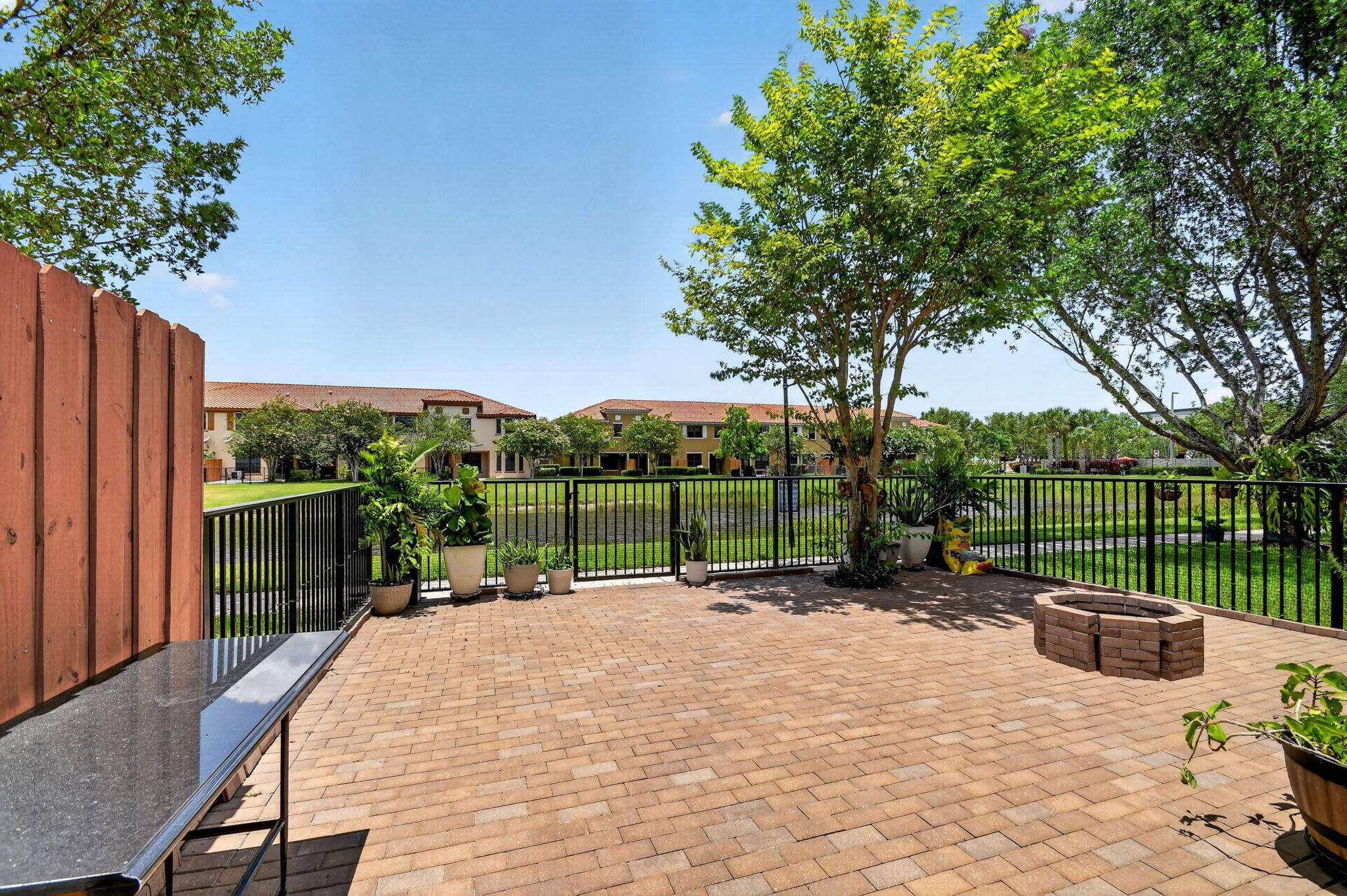 WELLINGTON PARC - Residential Lease