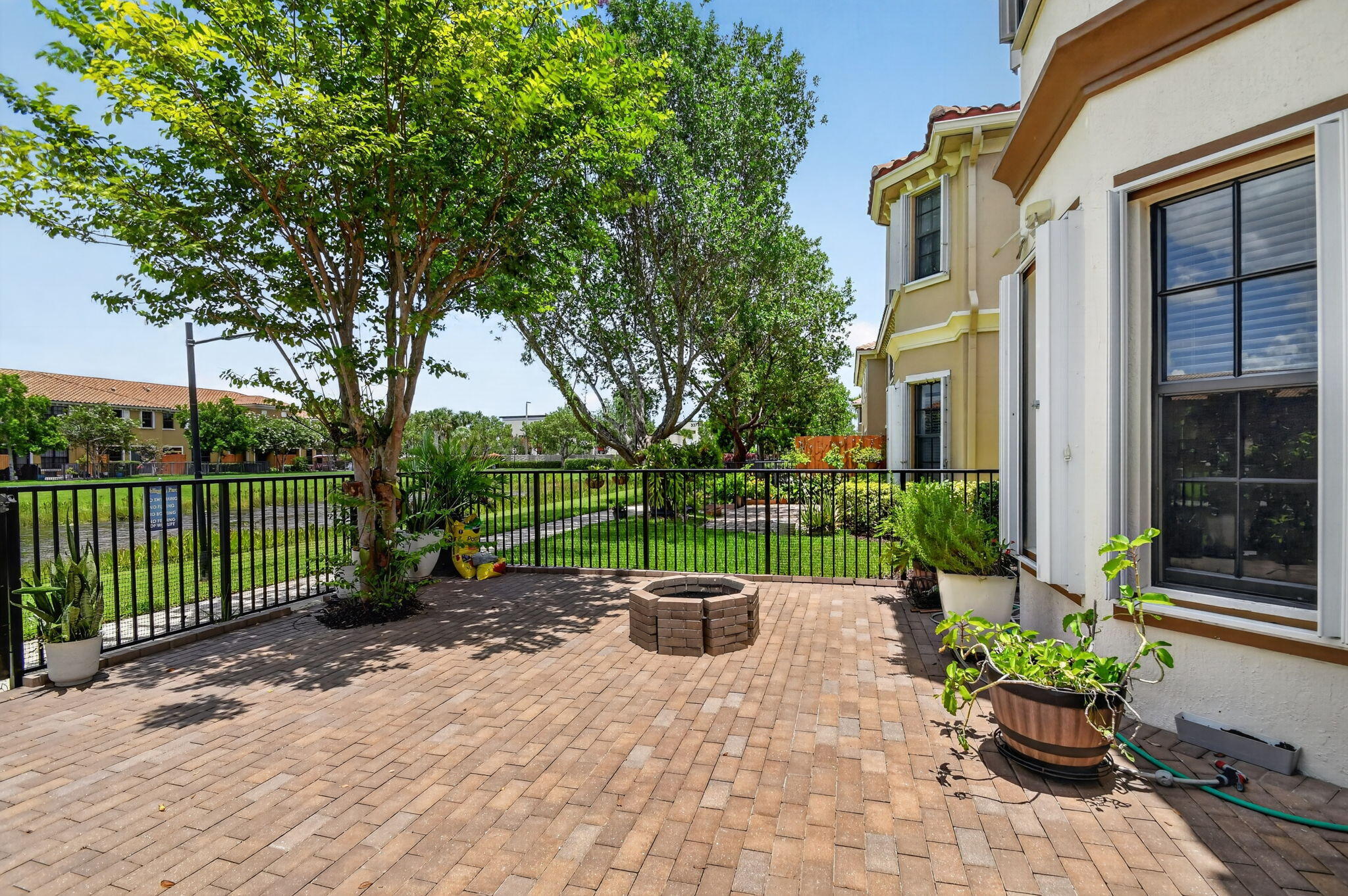 WELLINGTON PARC - Residential Lease