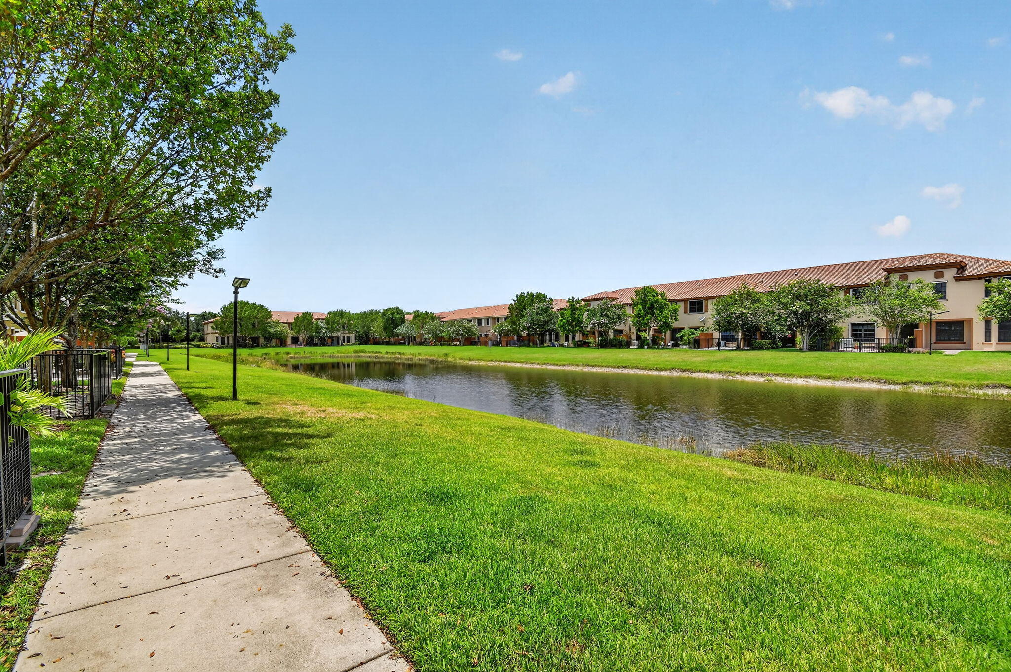 WELLINGTON PARC - Residential Lease