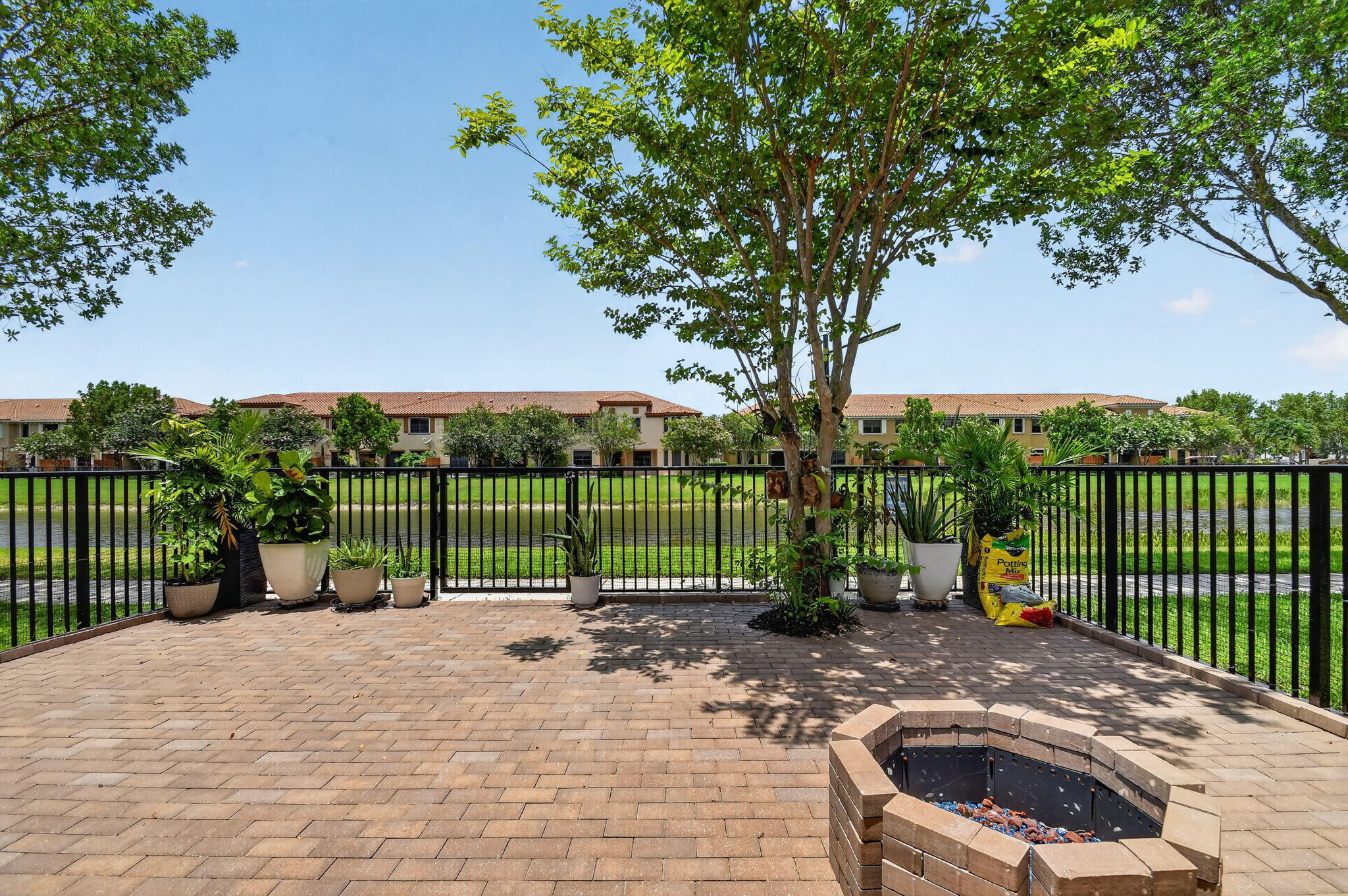 WELLINGTON PARC - Residential Lease