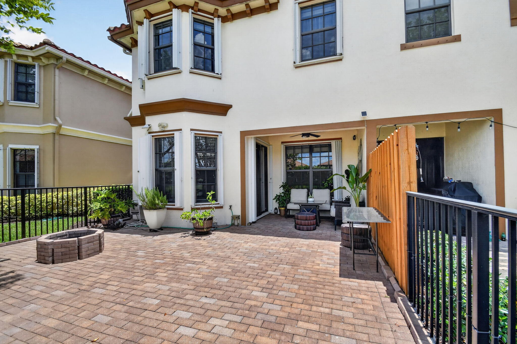 WELLINGTON PARC - Residential Lease