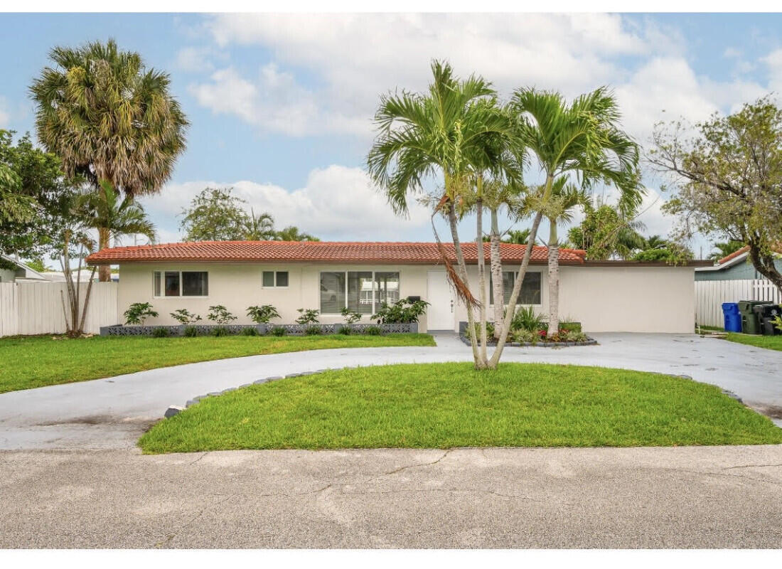 Waterfront!... Updated 3 bedroom 2bath home with a private dock...ocean access. This beautiful home features a spacious well design layout with an updated kitchen and baths. The  exceptional indoor/ outdoor resort style backyard features a sparkling pool and Hot Tub ,  perfect for entertaining or  just relaxing... Available Furnished or  unfurnished. Perfectly located near beach, shopping and dining.