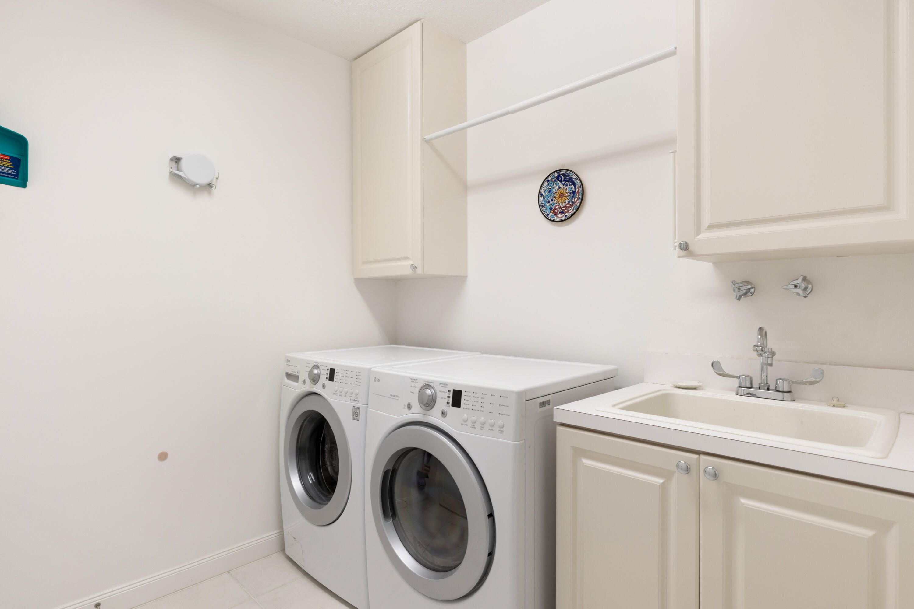 HARBOURISLE AT HUTCHINSON ISLAND WEST - Residential Lease