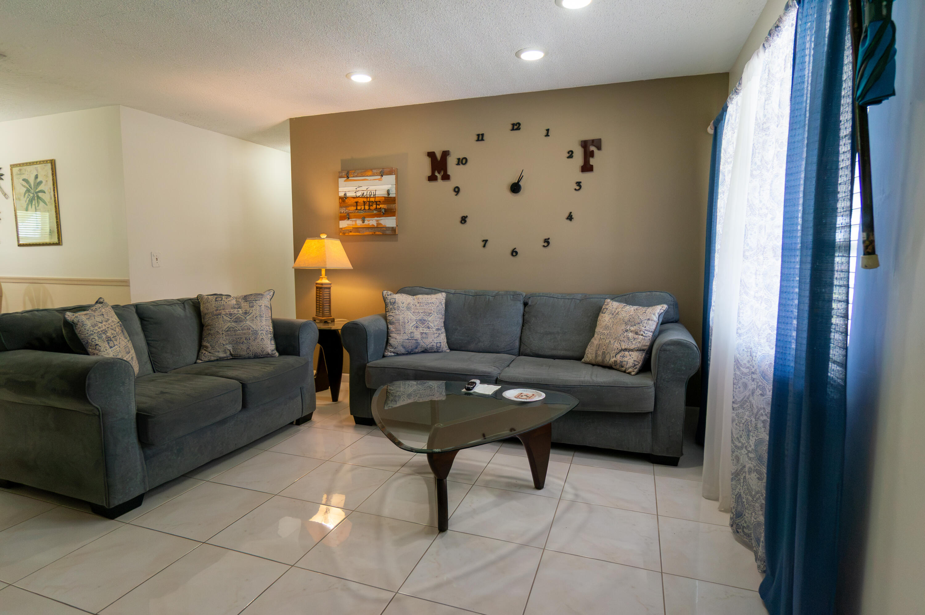 PALM BEACH LEISUREVILLE SEC 9 - Residential