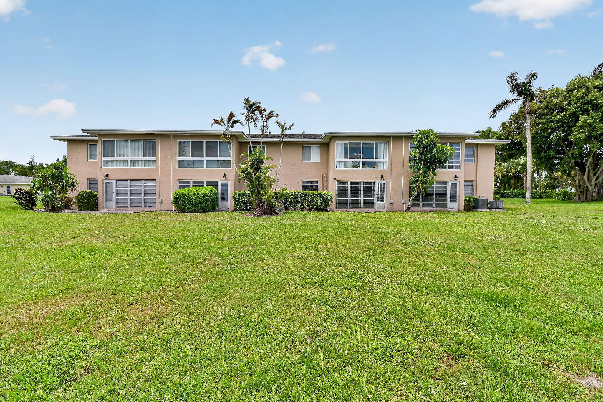 PALM GREENS AT VILLA DEL RAY CONDO II - Residential