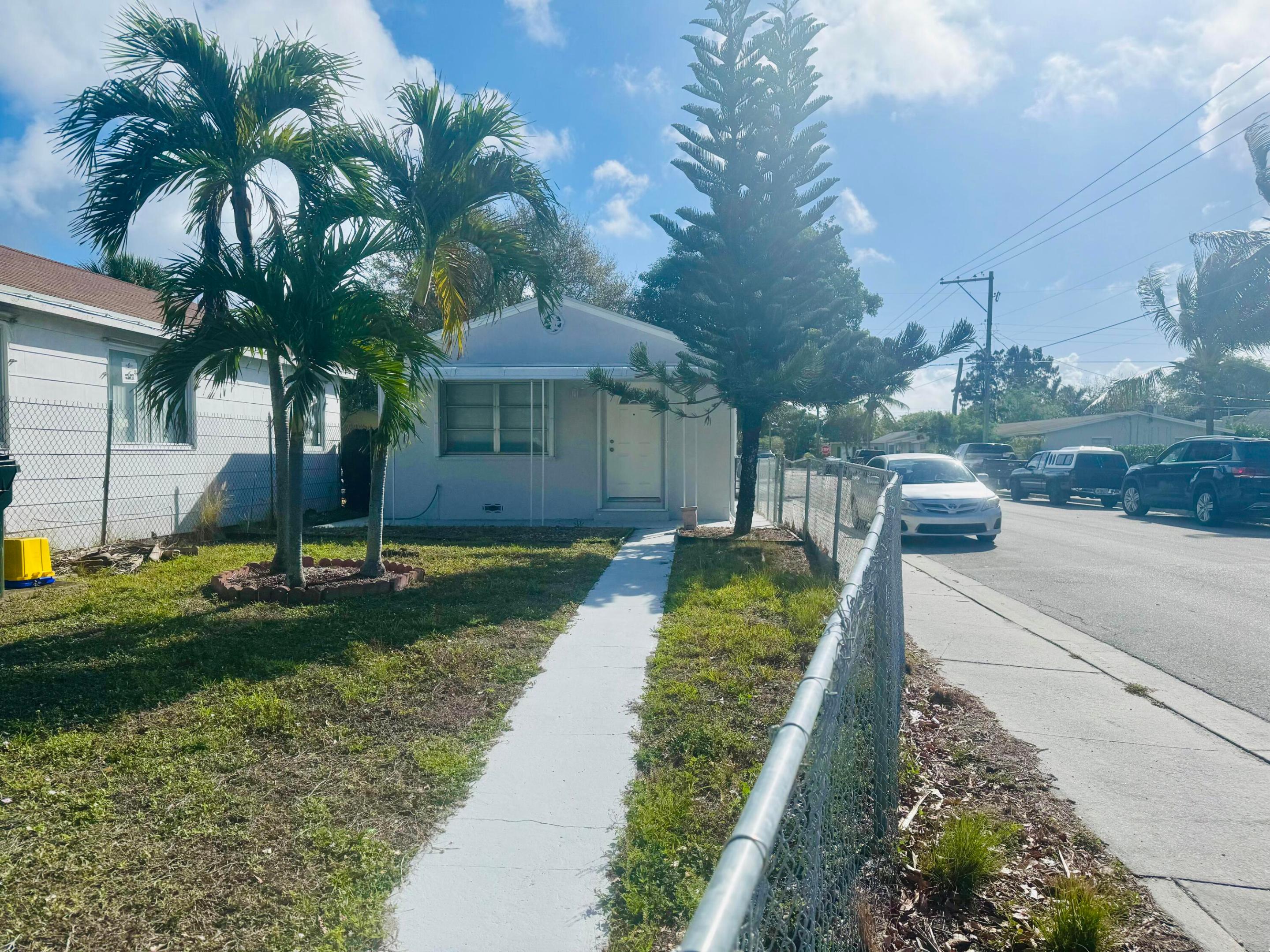 LAKE WORTH TOWN OF - Residential Lease