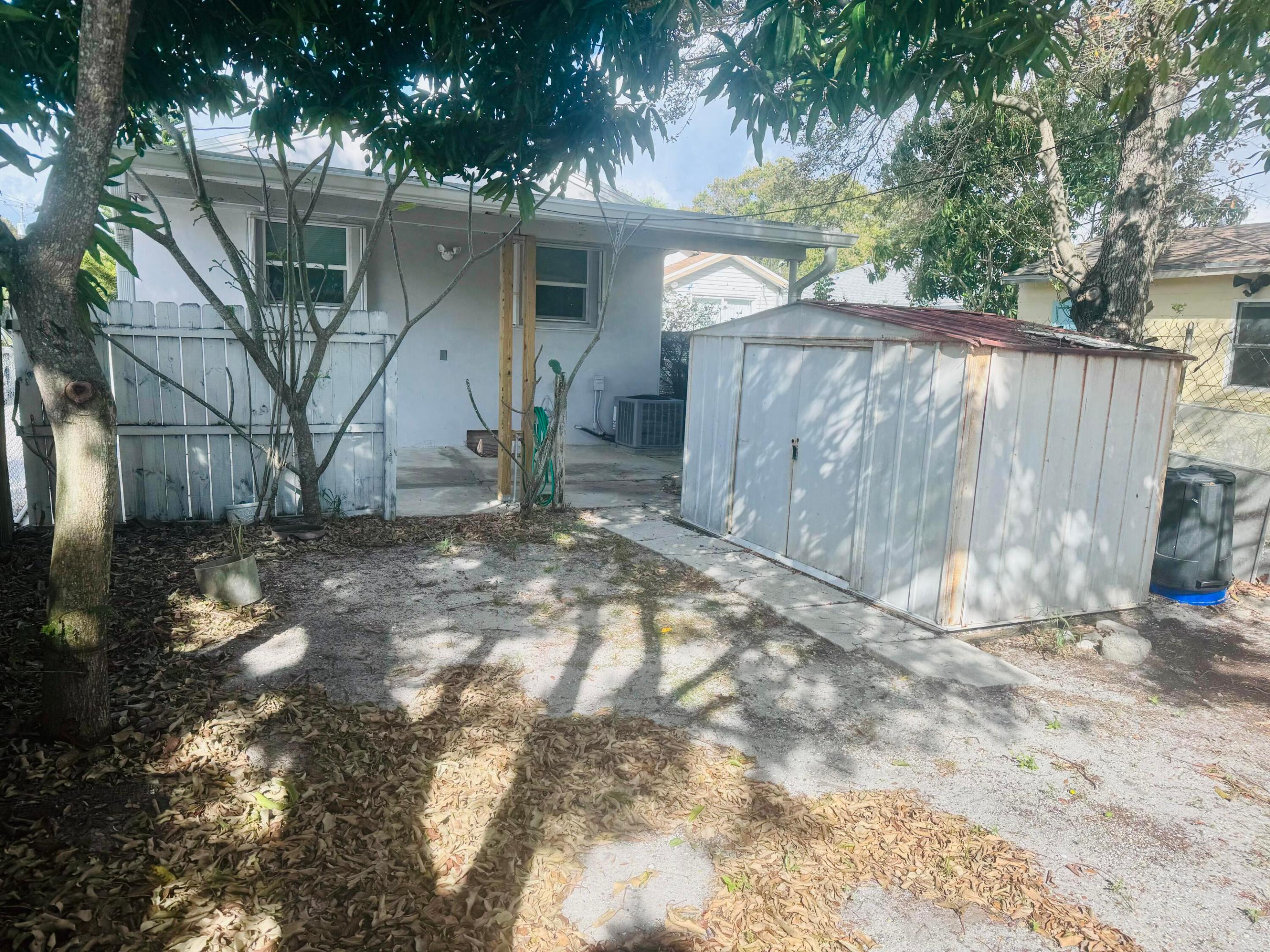 LAKE WORTH TOWN OF - Residential Lease