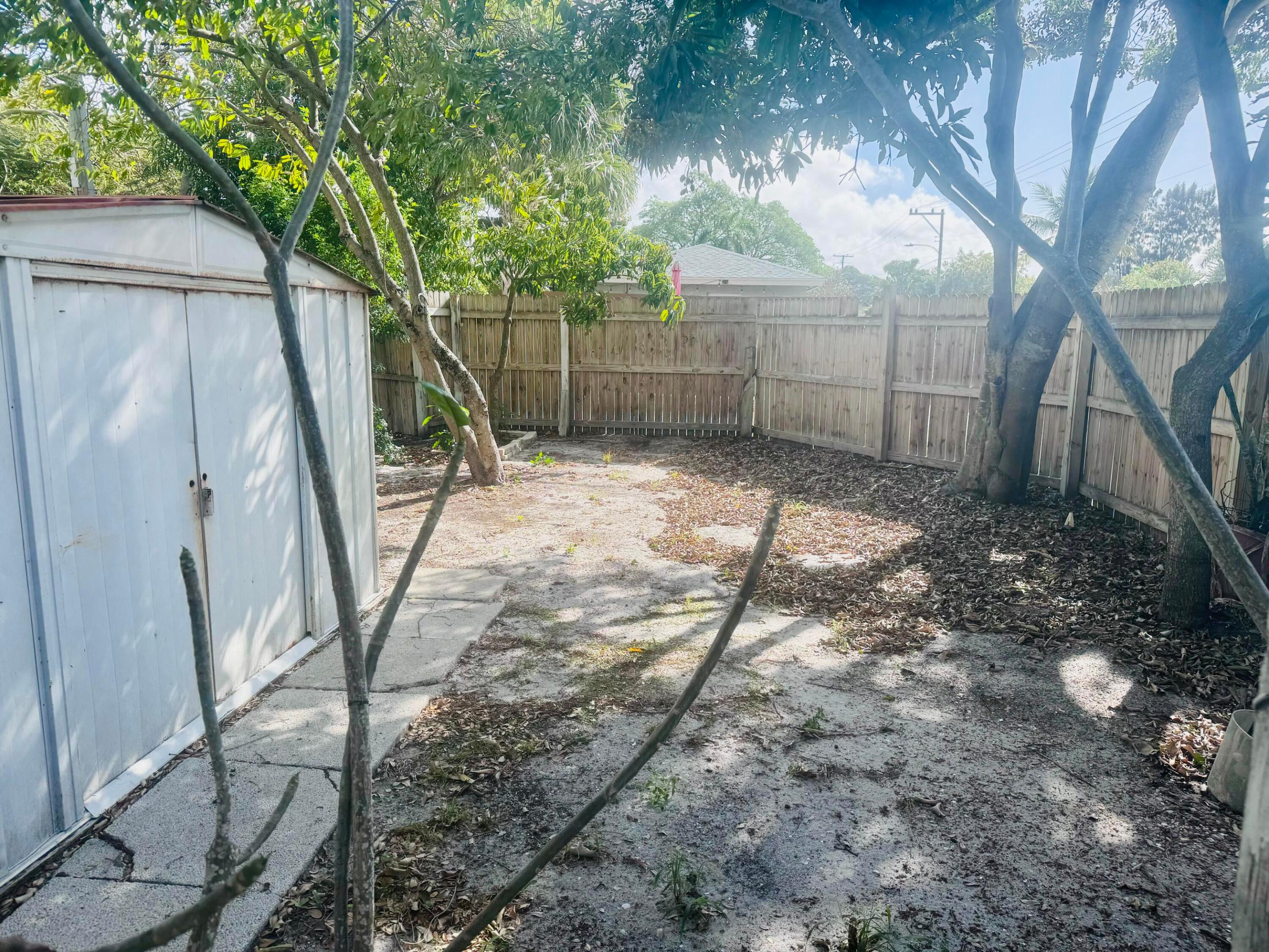 LAKE WORTH TOWN OF - Residential Lease