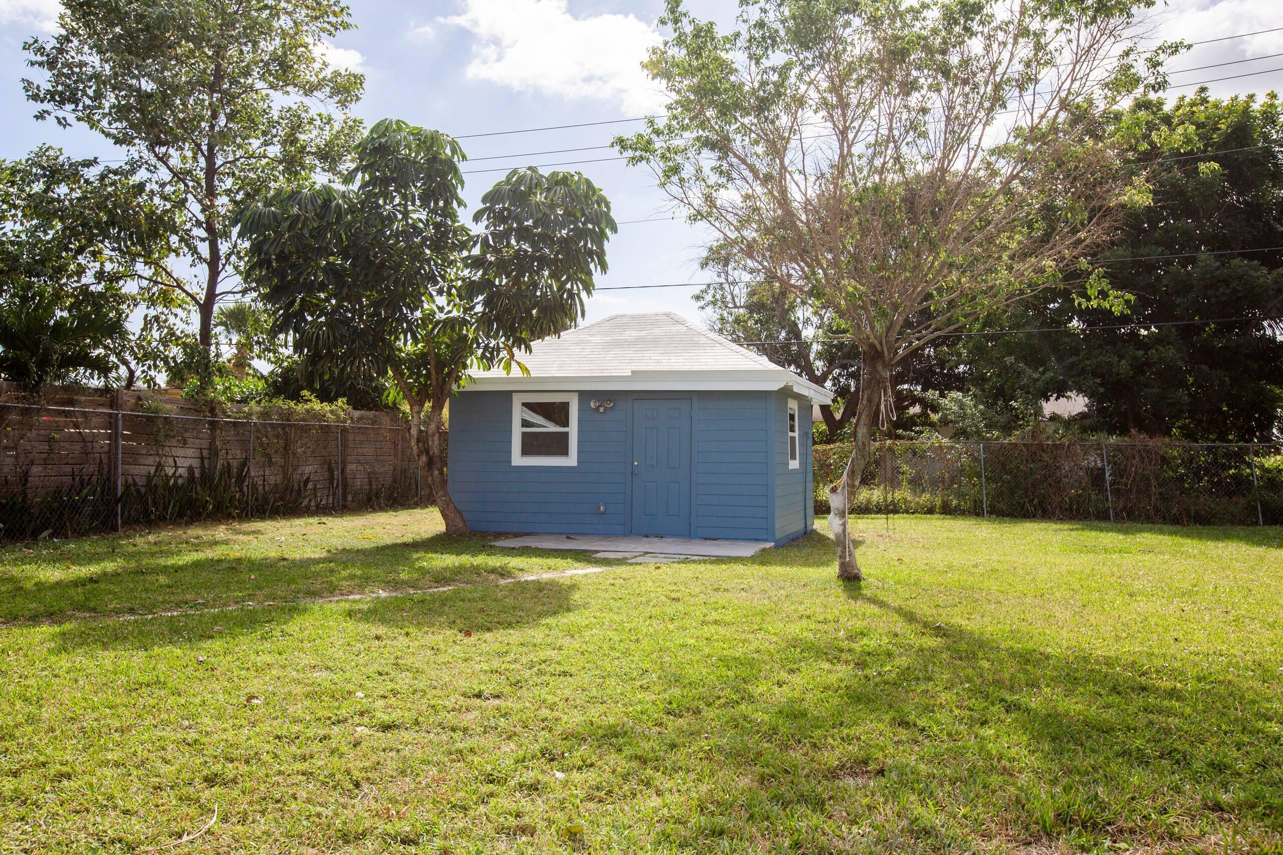 Studio Cottage near downtown Delray. Can be furnished.
