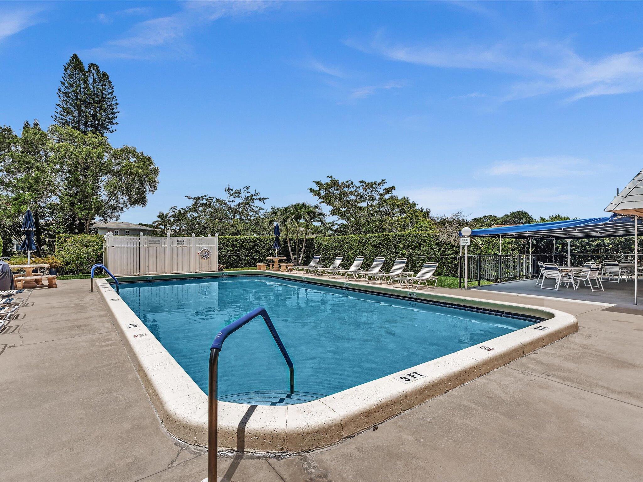 BRIARWOOD CLUB CONDO 4 - Residential