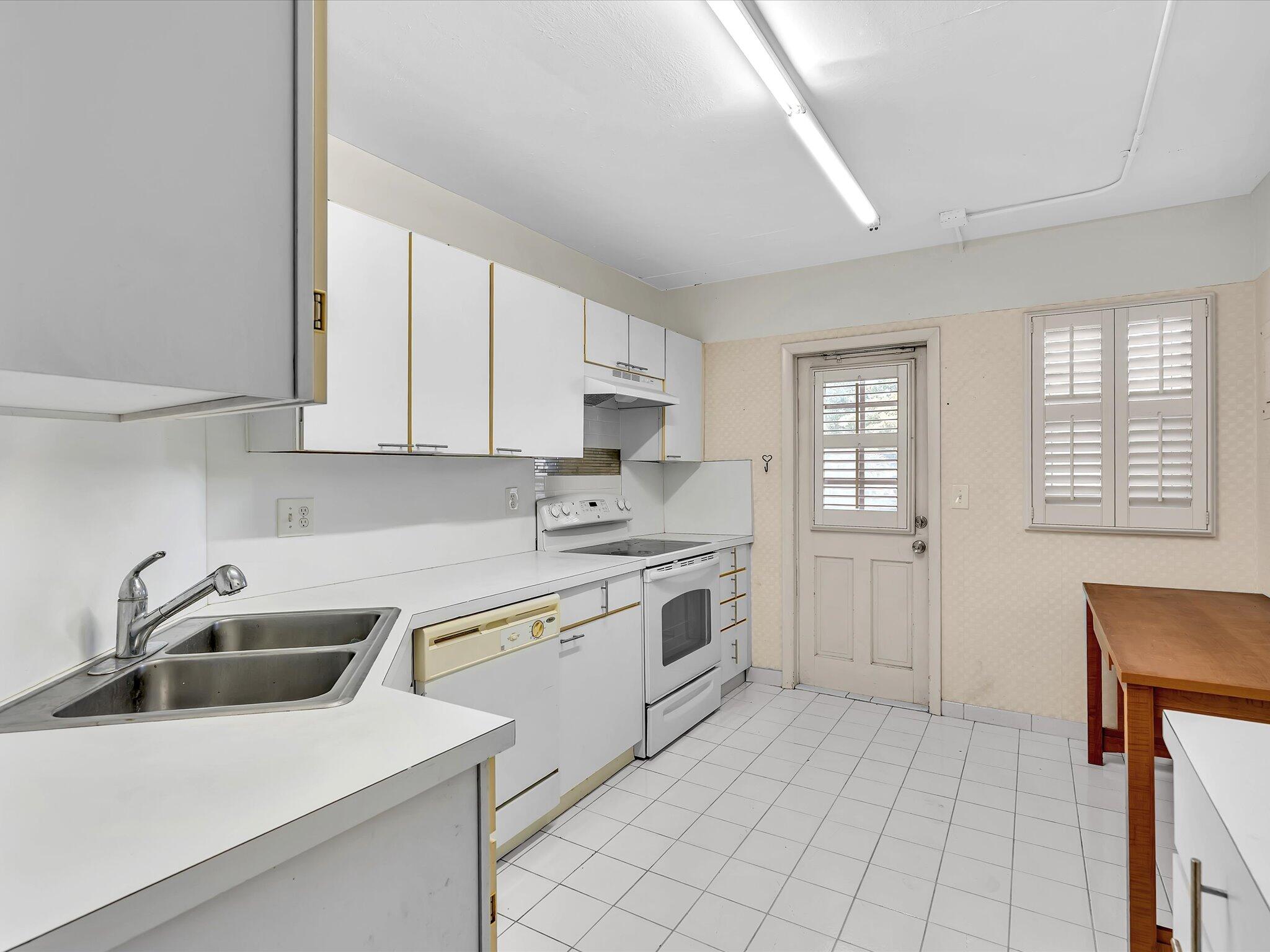BRIARWOOD CLUB CONDO 4 - Residential