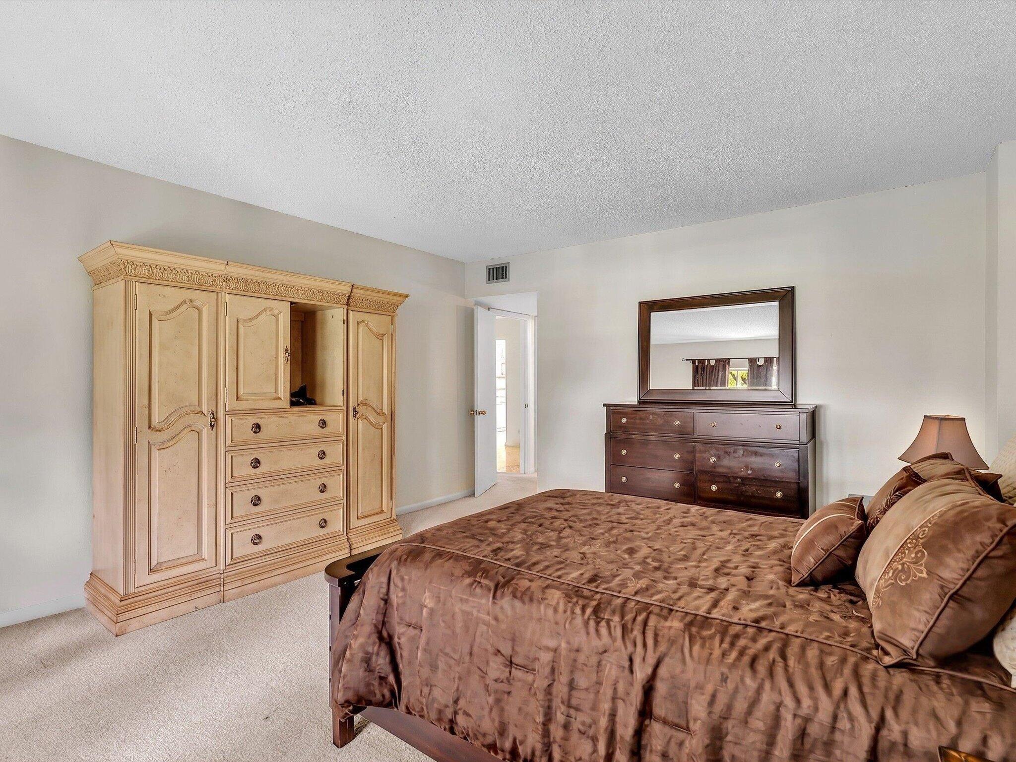 BRIARWOOD CLUB CONDO 4 - Residential