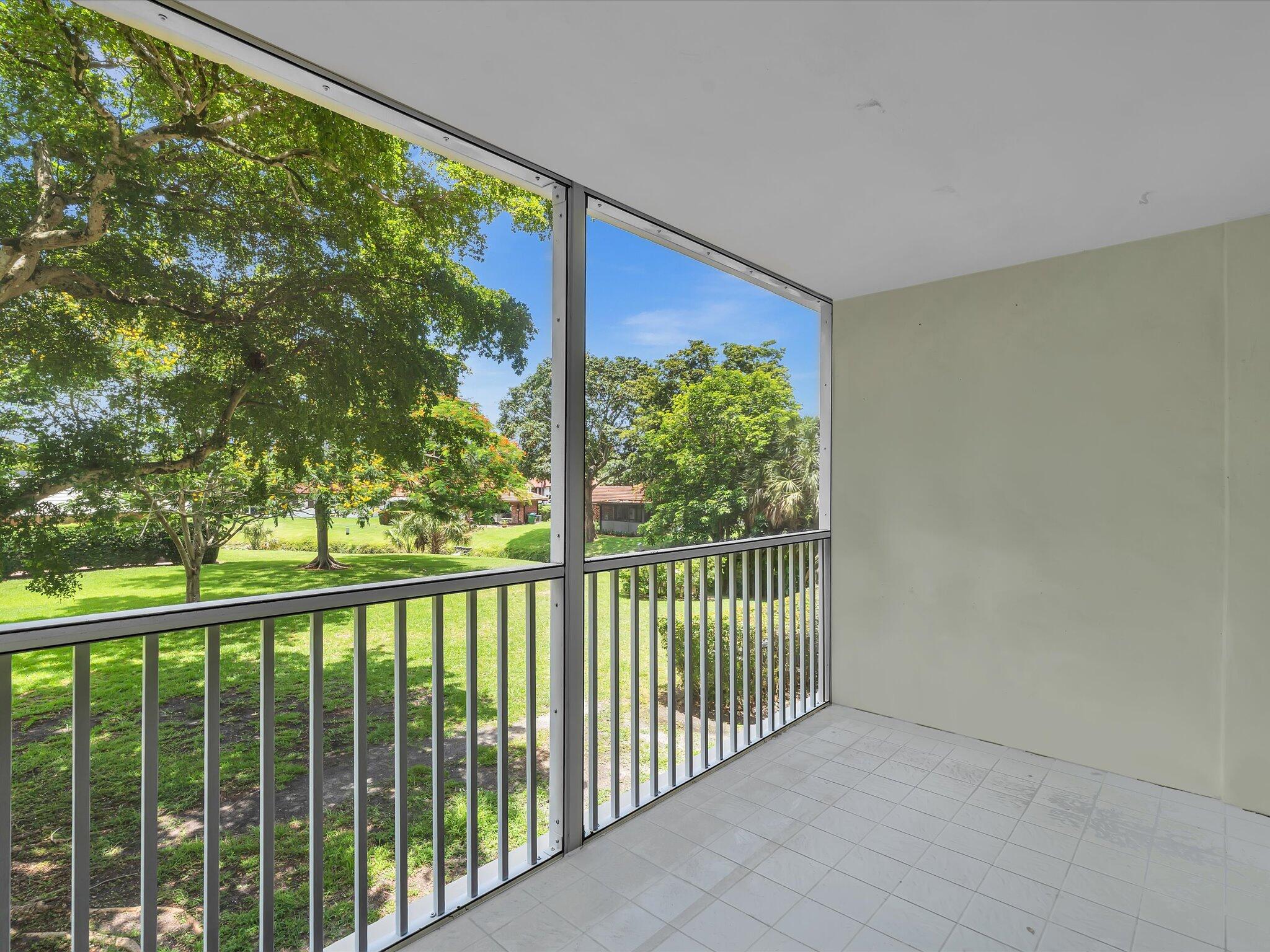 BRIARWOOD CLUB CONDO 4 - Residential