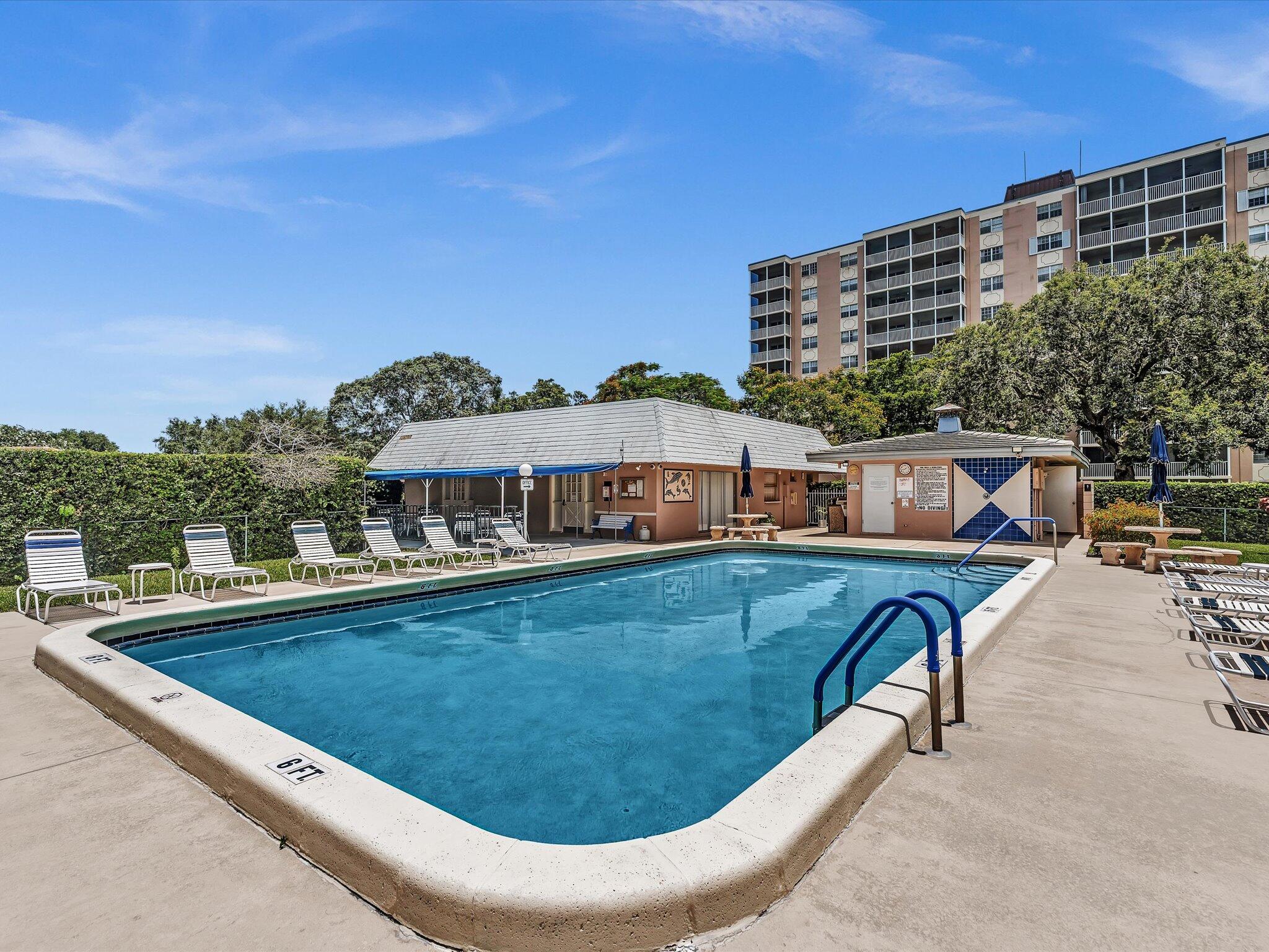 BRIARWOOD CLUB CONDO 4 - Residential