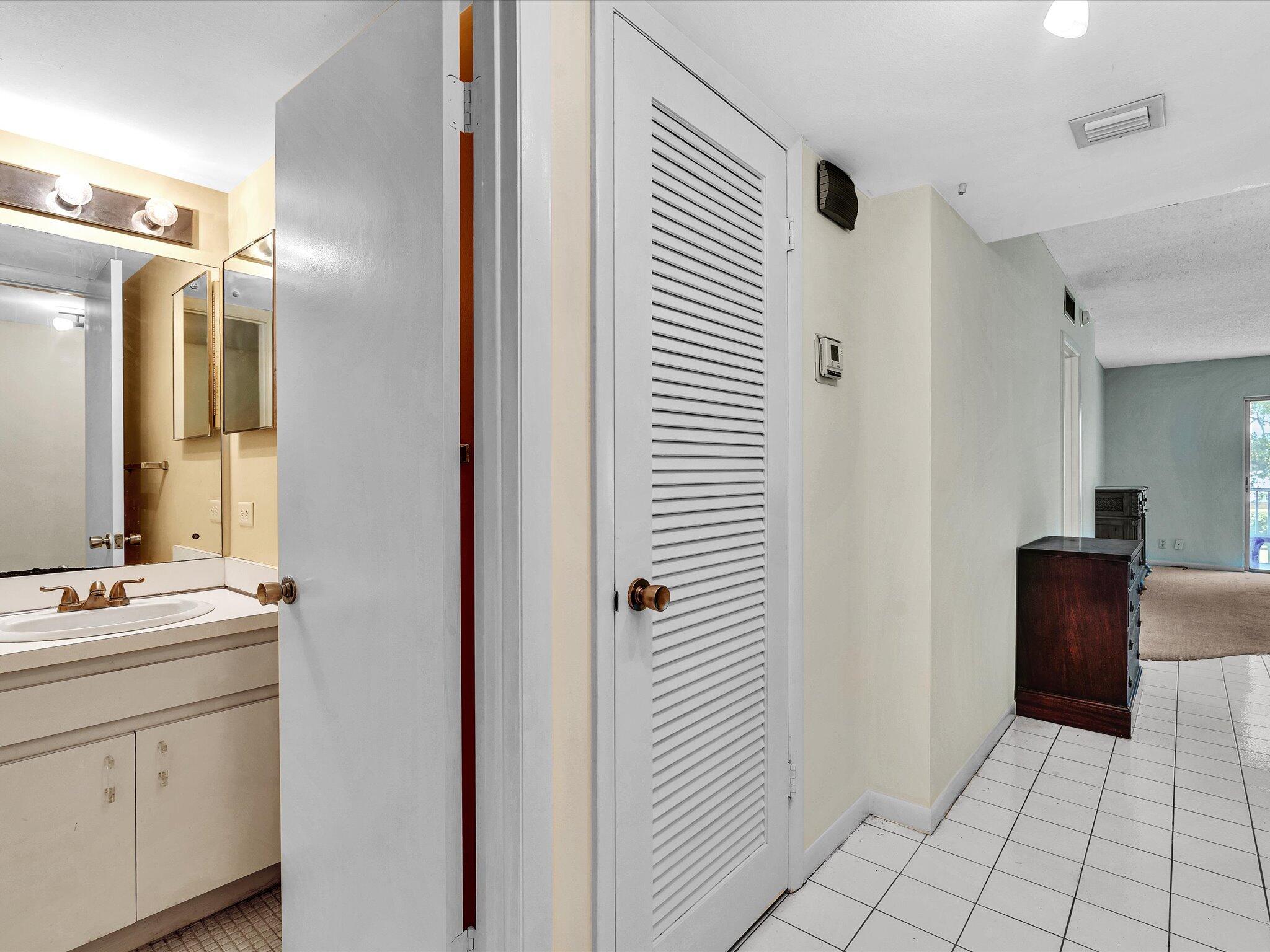 BRIARWOOD CLUB CONDO 4 - Residential