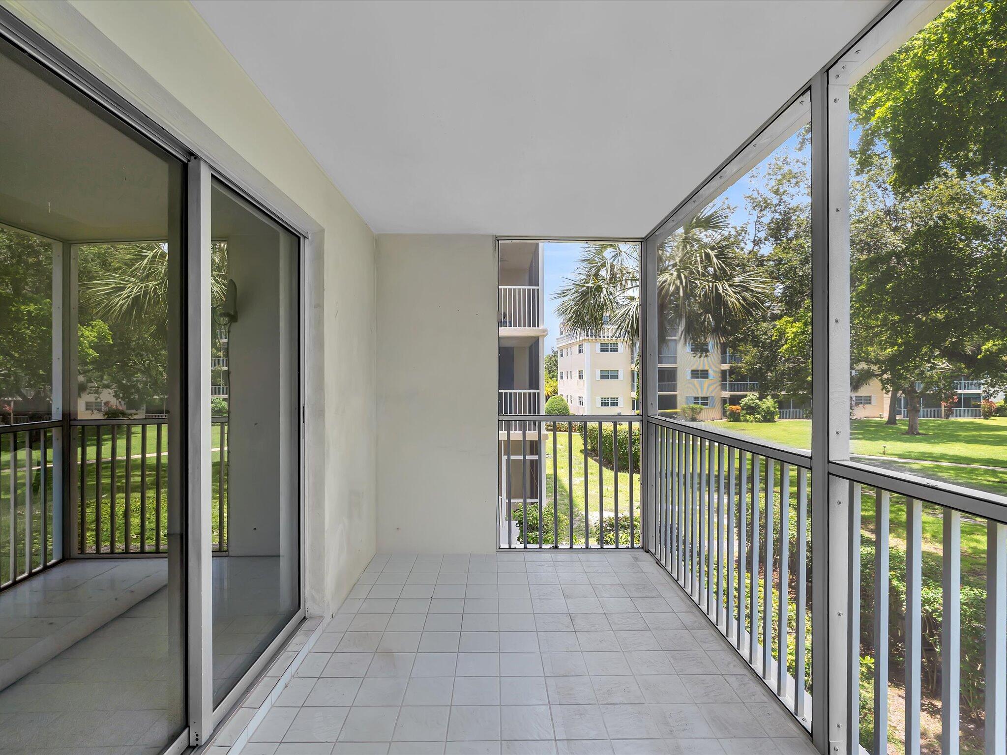 BRIARWOOD CLUB CONDO 4 - Residential
