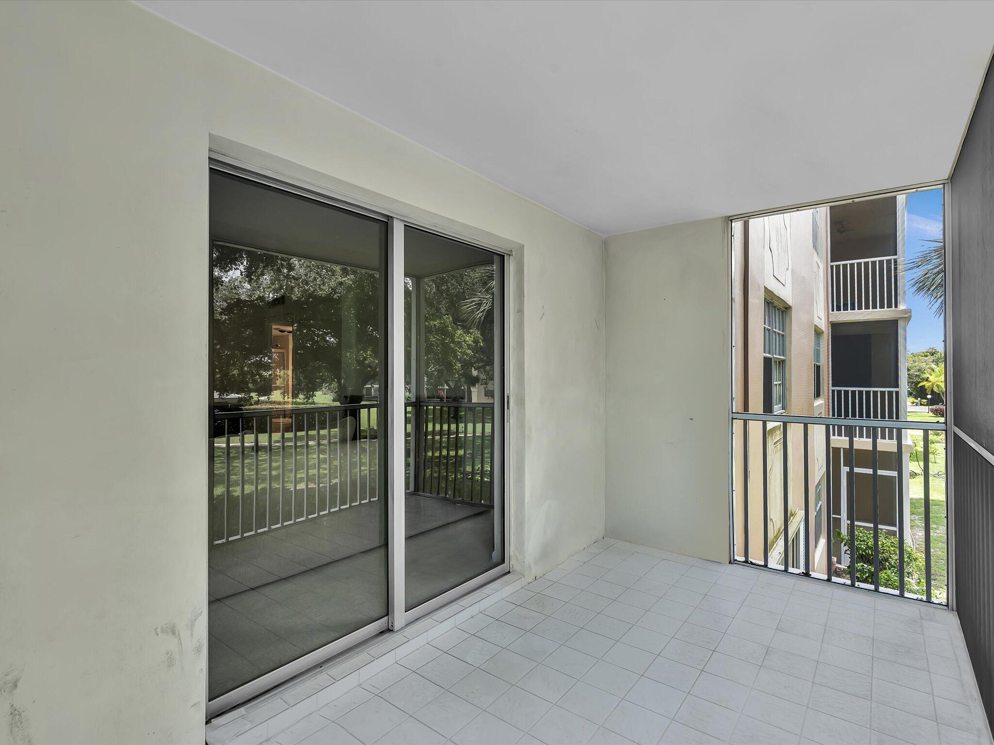 BRIARWOOD CLUB CONDO 4 - Residential
