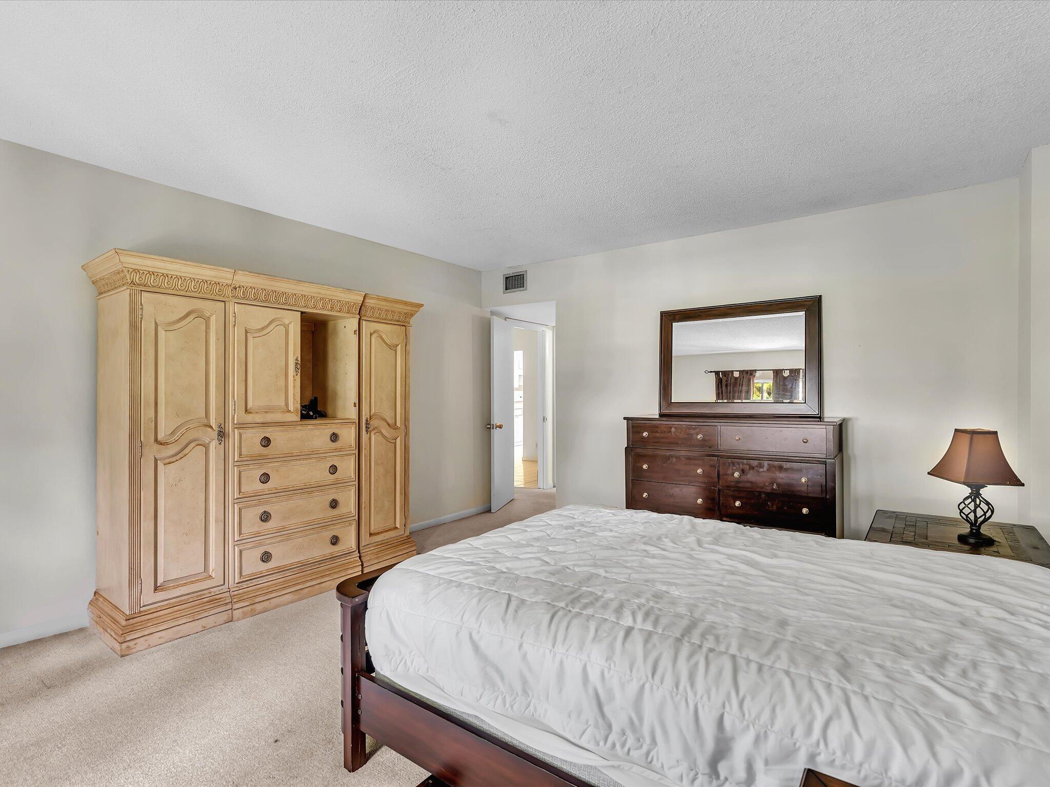 BRIARWOOD CLUB CONDO 4 - Residential