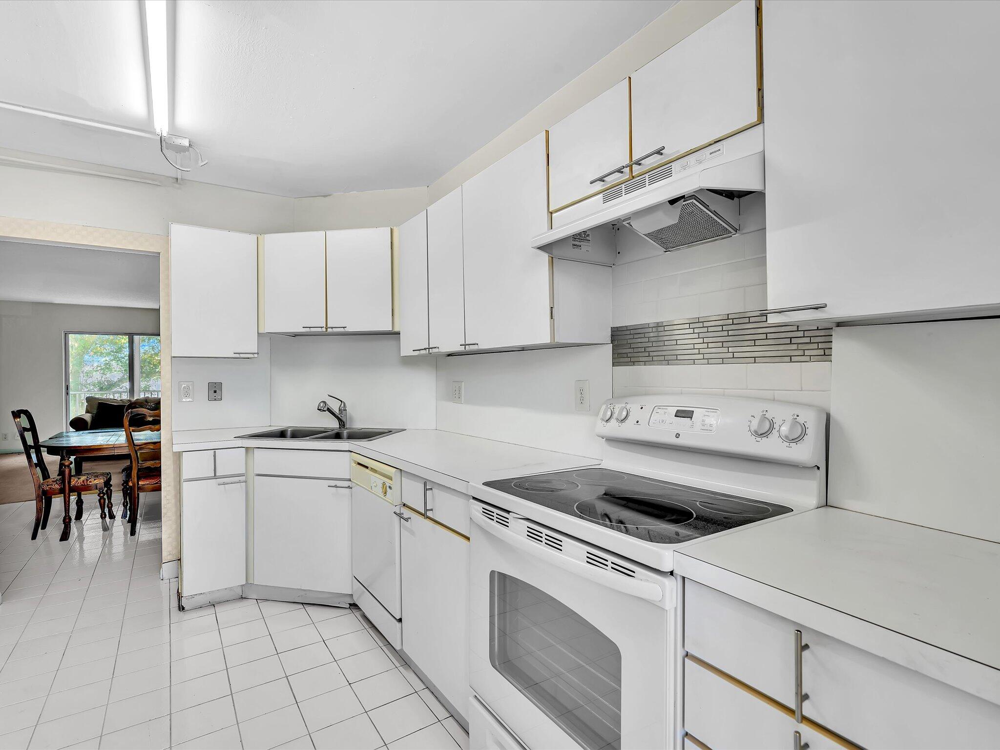 BRIARWOOD CLUB CONDO 4 - Residential