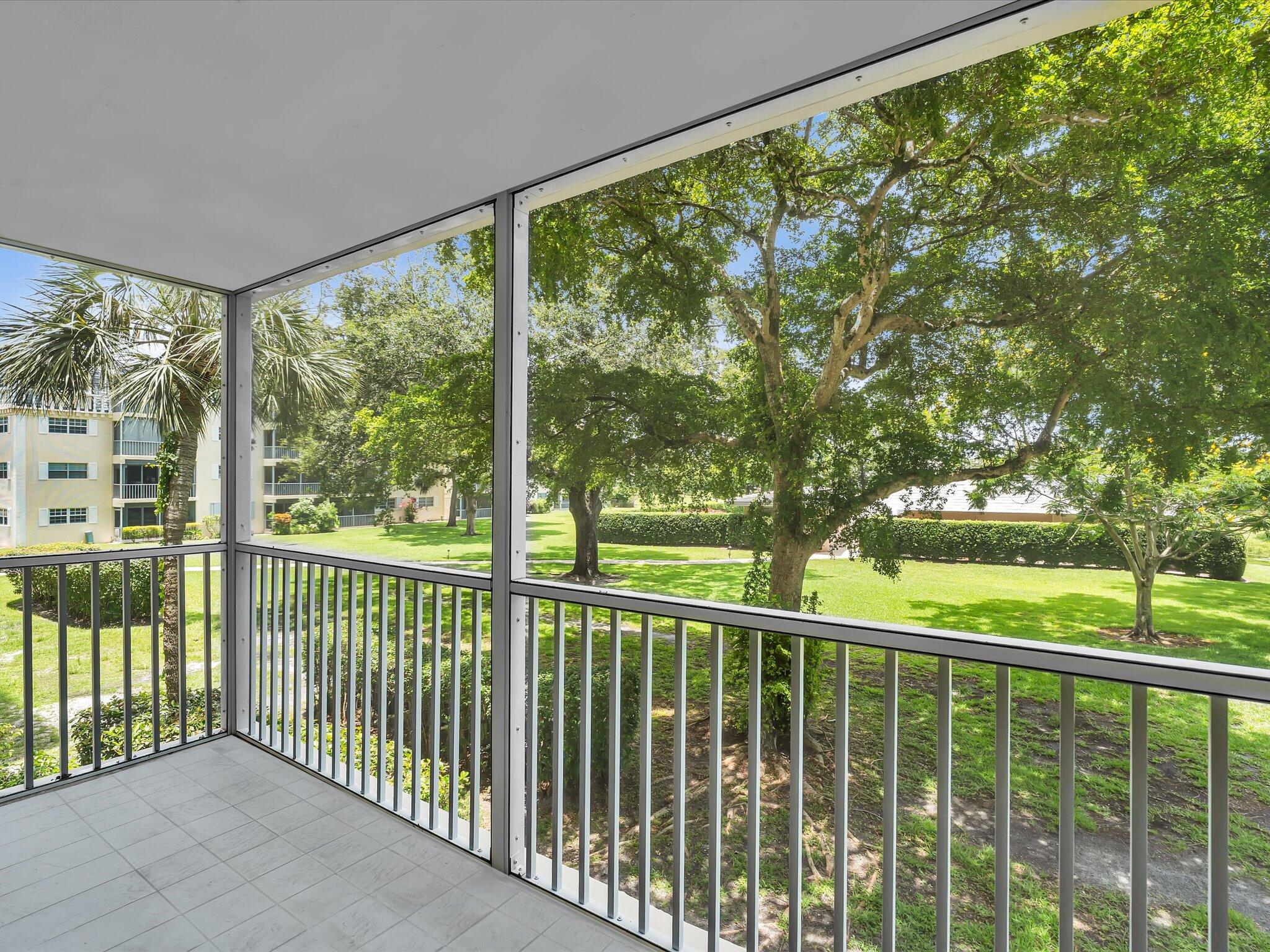 BRIARWOOD CLUB CONDO 4 - Residential