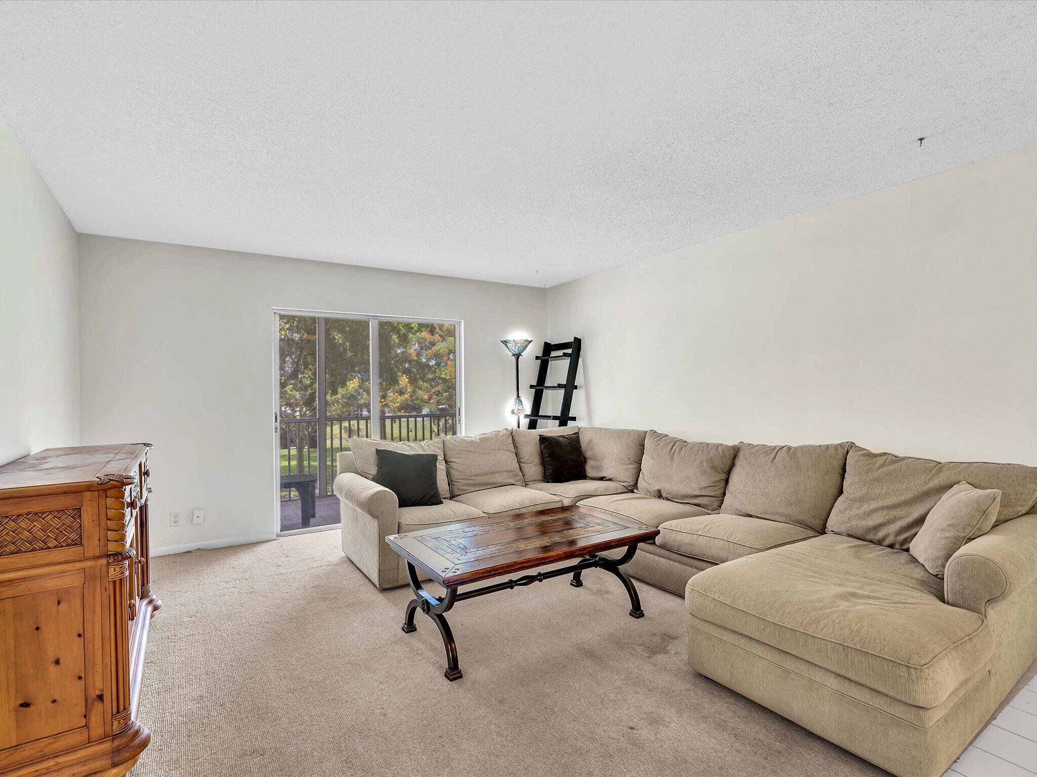 BRIARWOOD CLUB CONDO 4 - Residential
