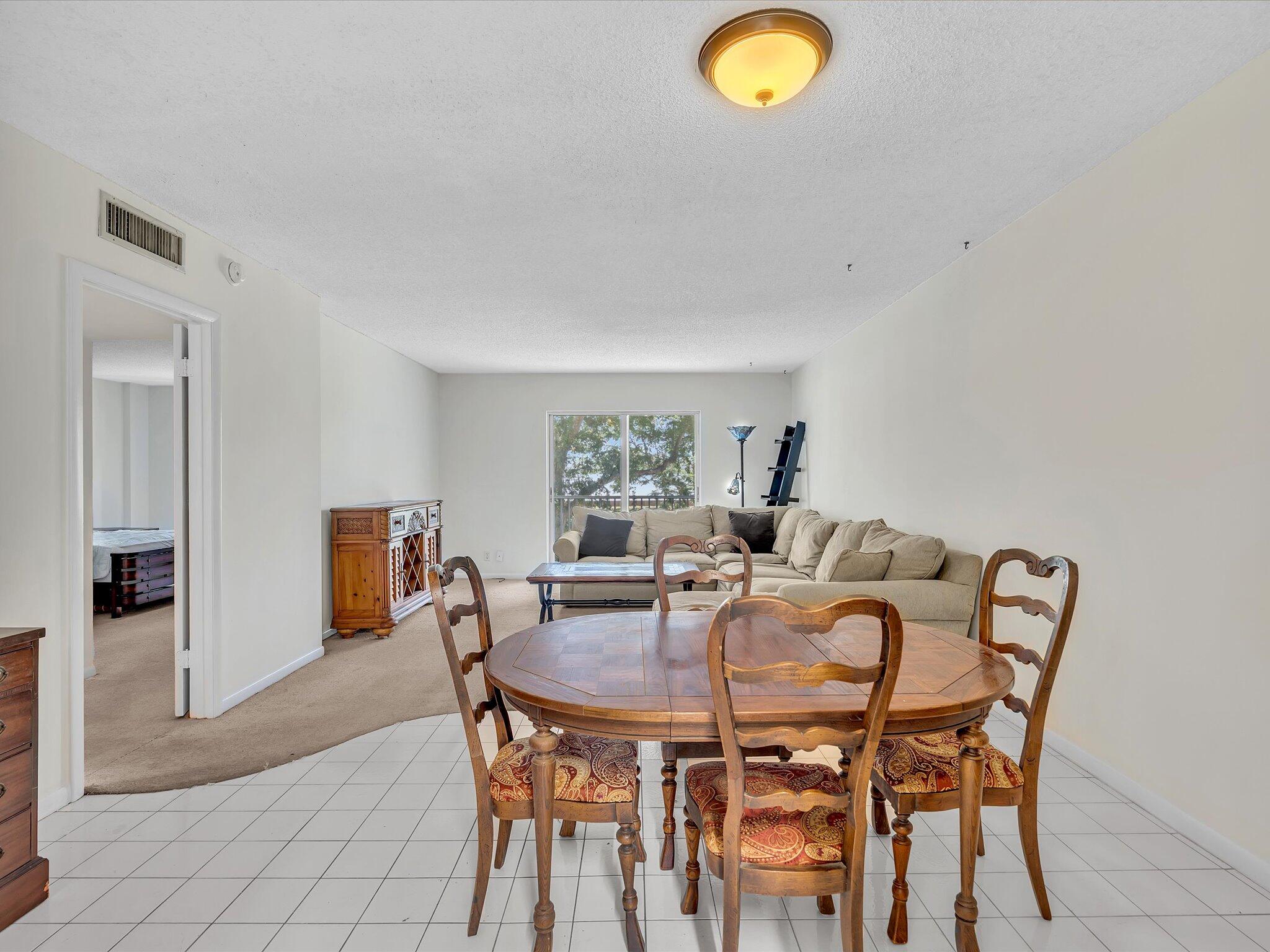 BRIARWOOD CLUB CONDO 4 - Residential