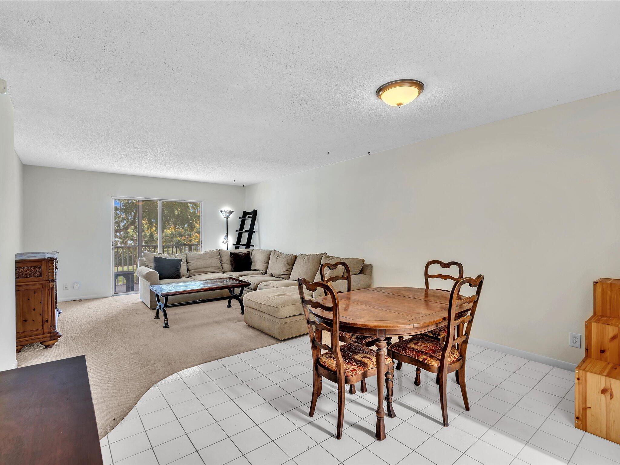 BRIARWOOD CLUB CONDO 4 - Residential