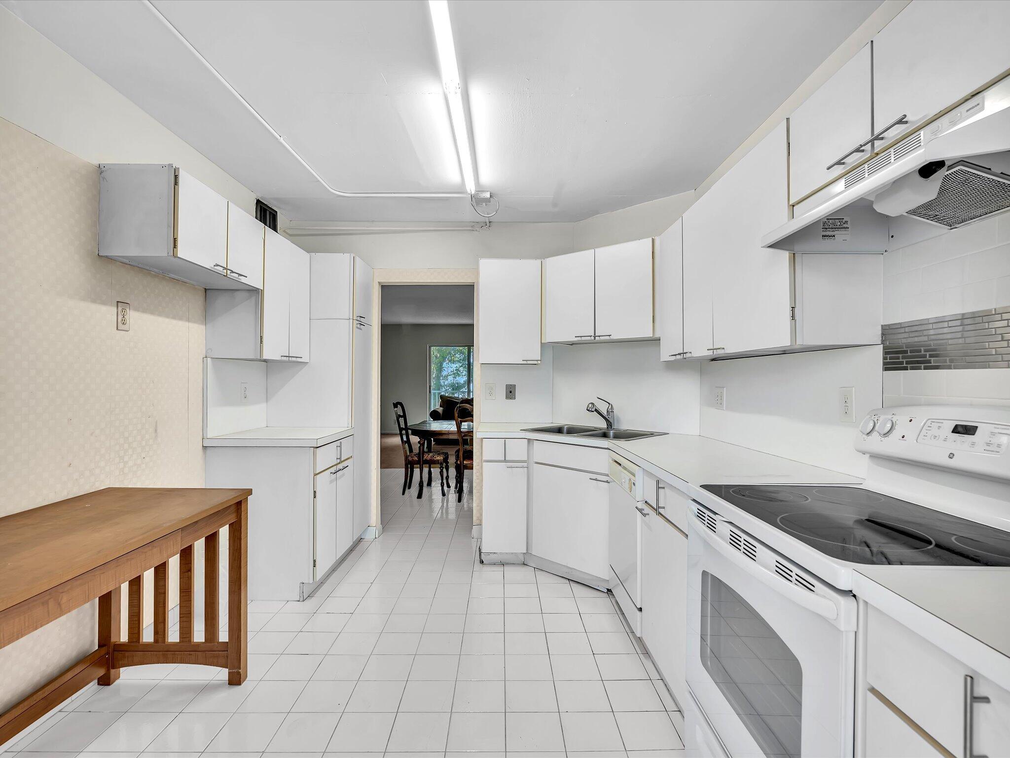 BRIARWOOD CLUB CONDO 4 - Residential