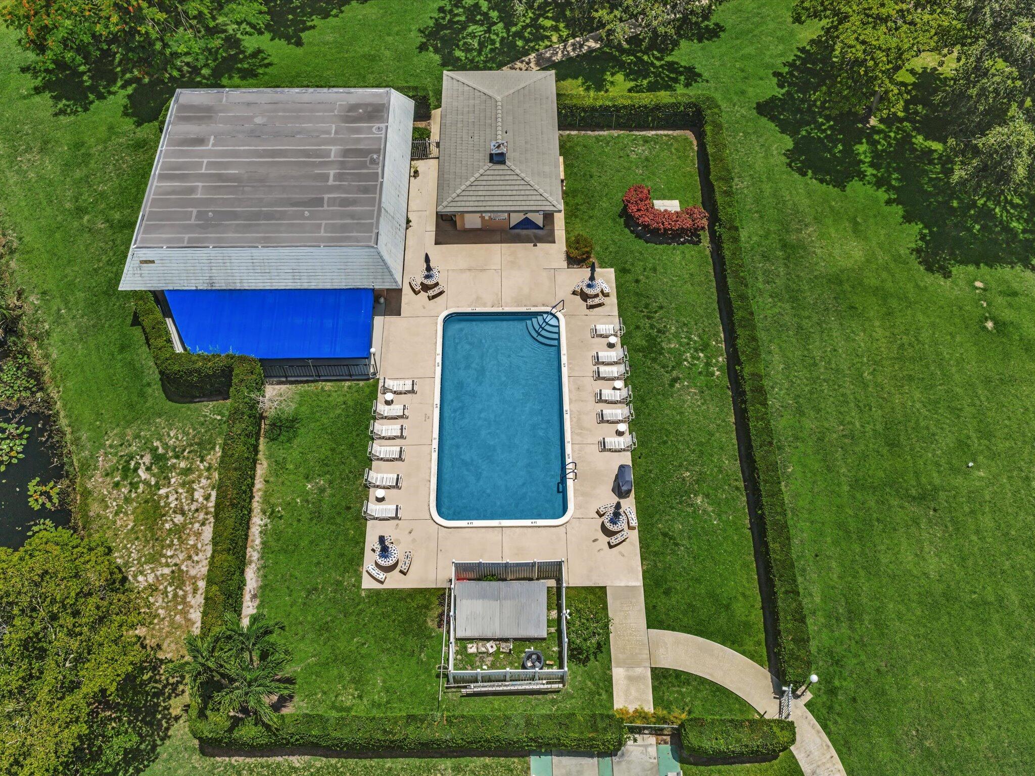 BRIARWOOD CLUB CONDO 4 - Residential