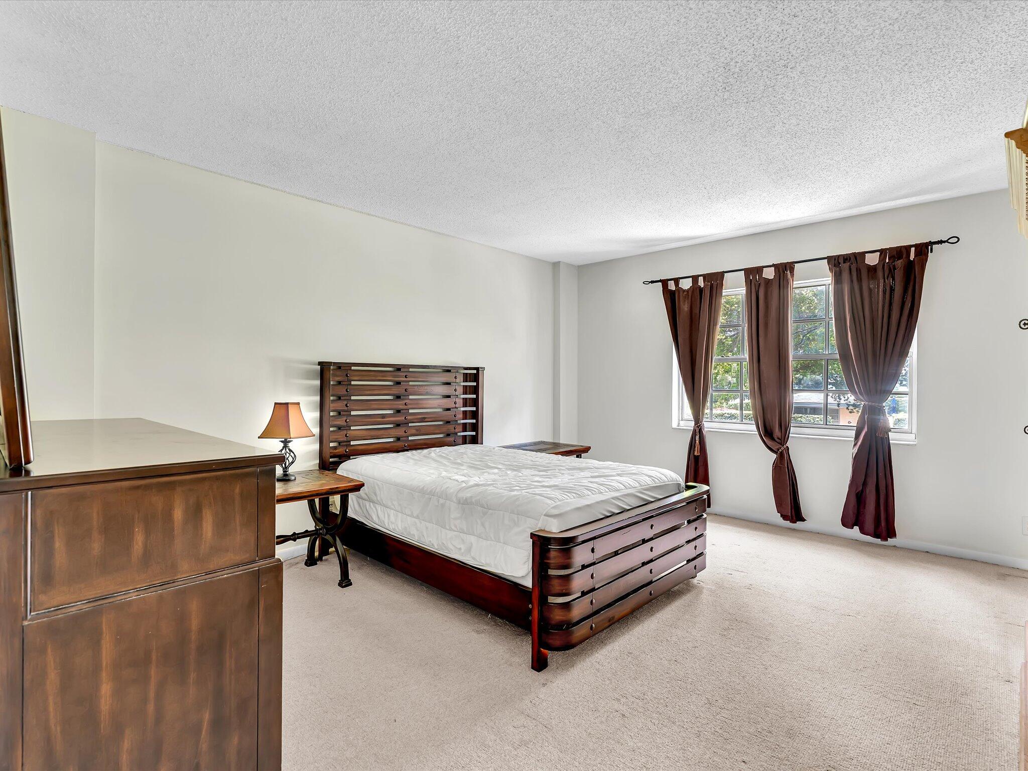 BRIARWOOD CLUB CONDO 4 - Residential