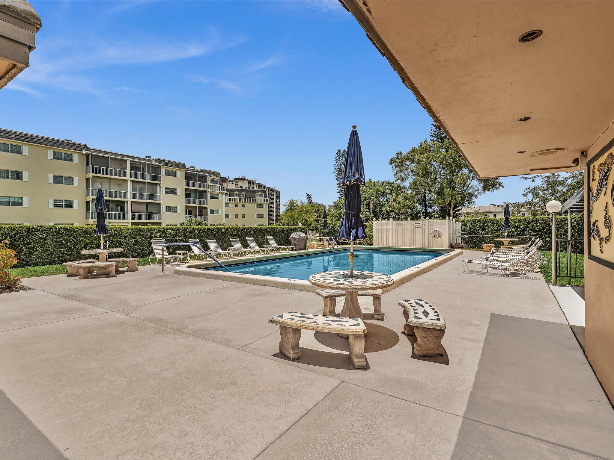 BRIARWOOD CLUB CONDO 4 - Residential