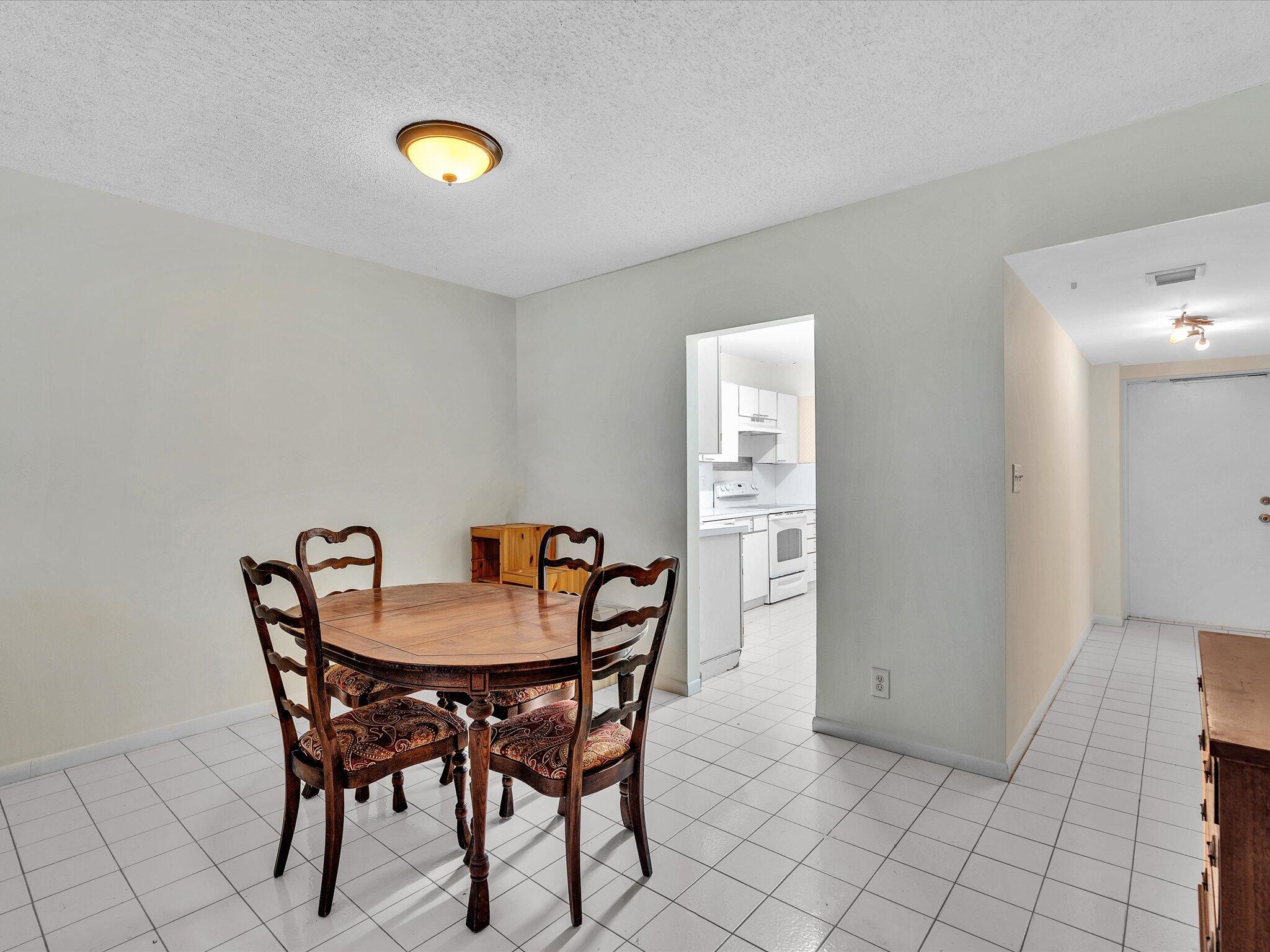 BRIARWOOD CLUB CONDO 4 - Residential