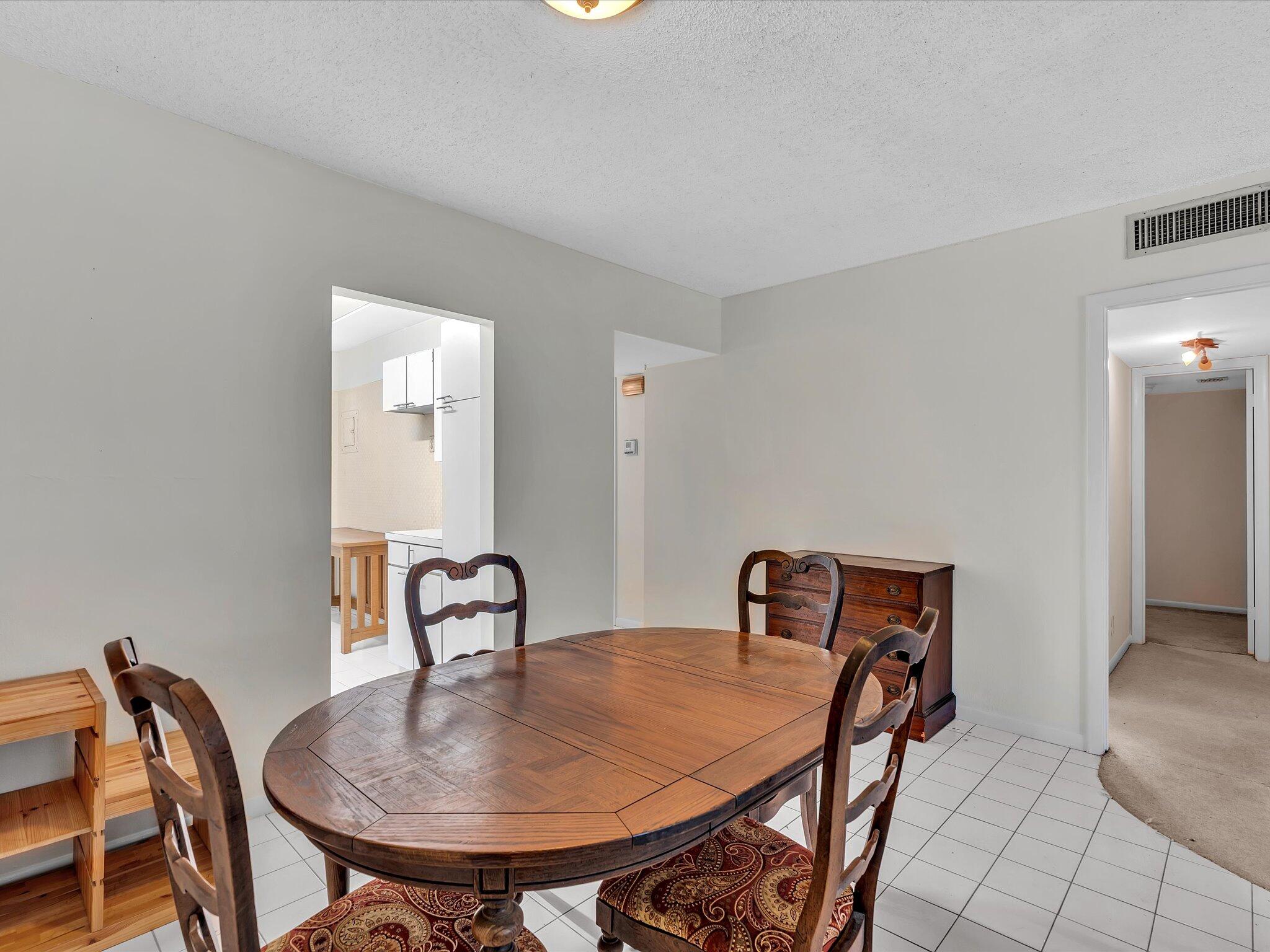 BRIARWOOD CLUB CONDO 4 - Residential