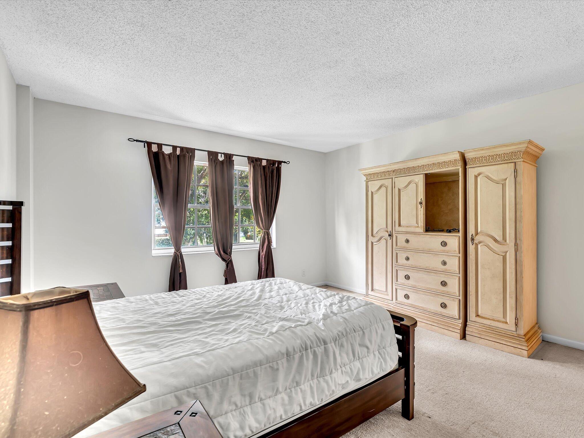 BRIARWOOD CLUB CONDO 4 - Residential