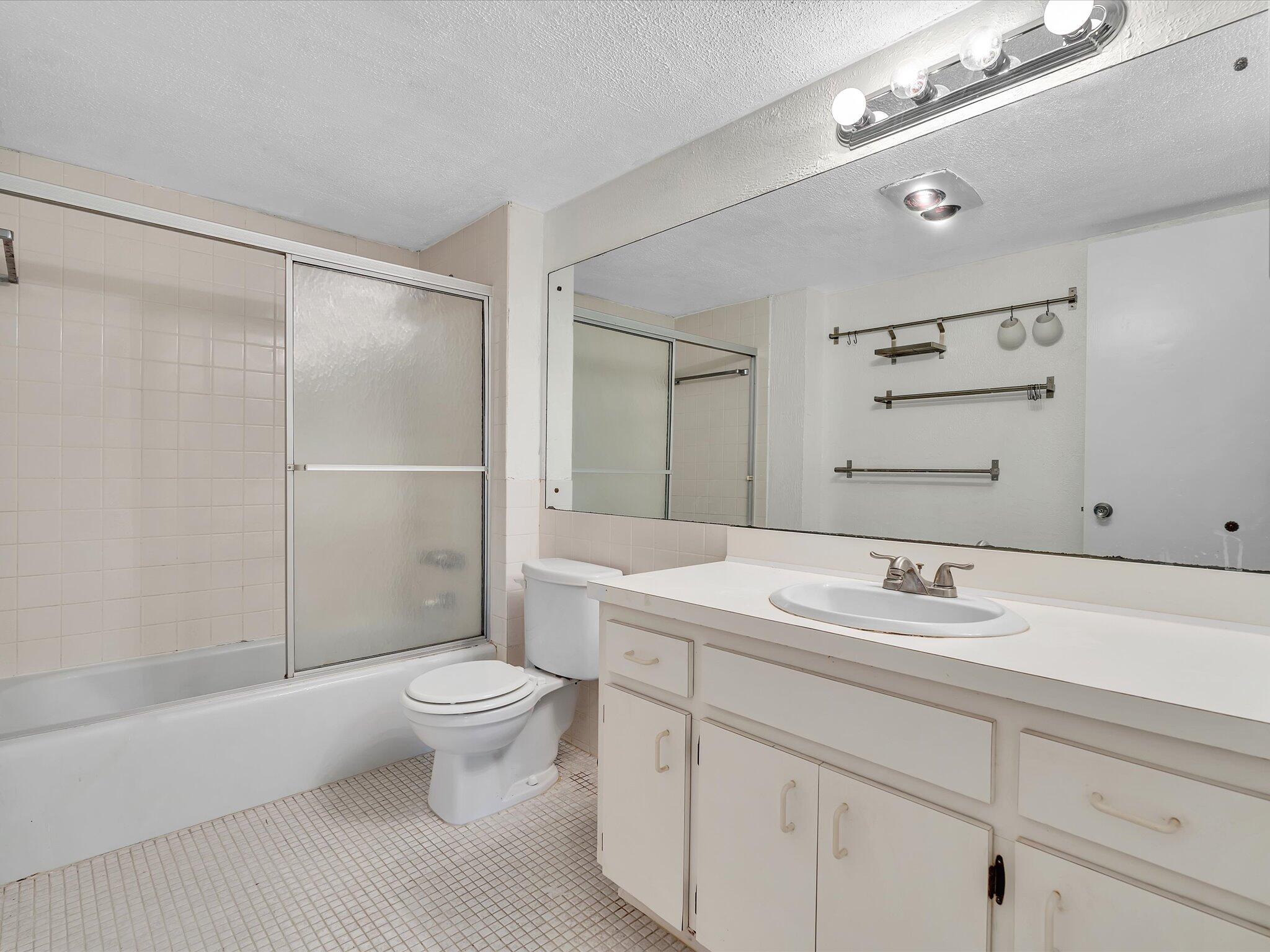 BRIARWOOD CLUB CONDO 4 - Residential