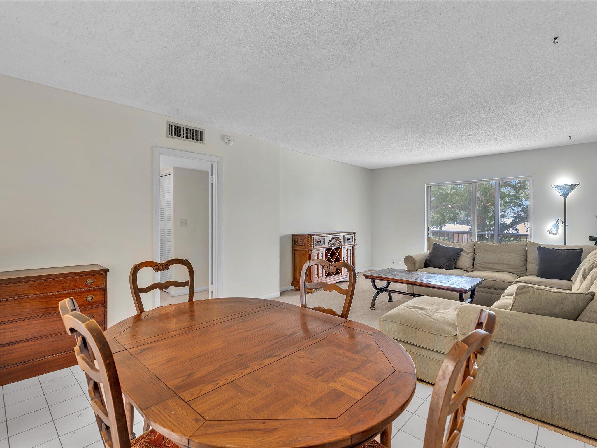 BRIARWOOD CLUB CONDO 4 - Residential
