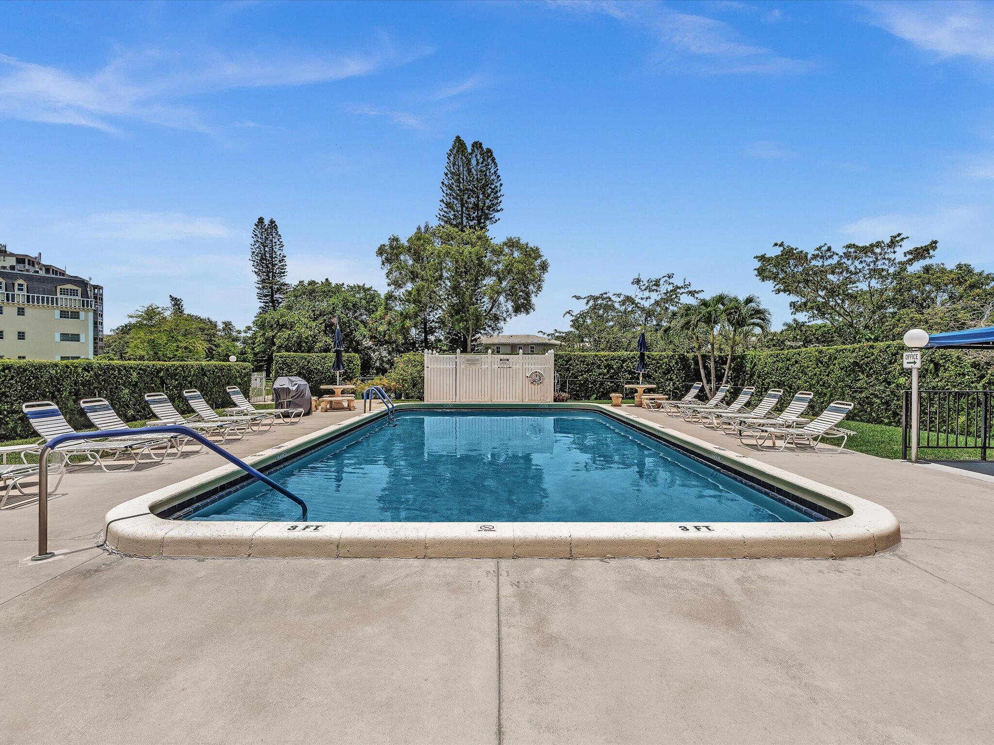 BRIARWOOD CLUB CONDO 4 - Residential