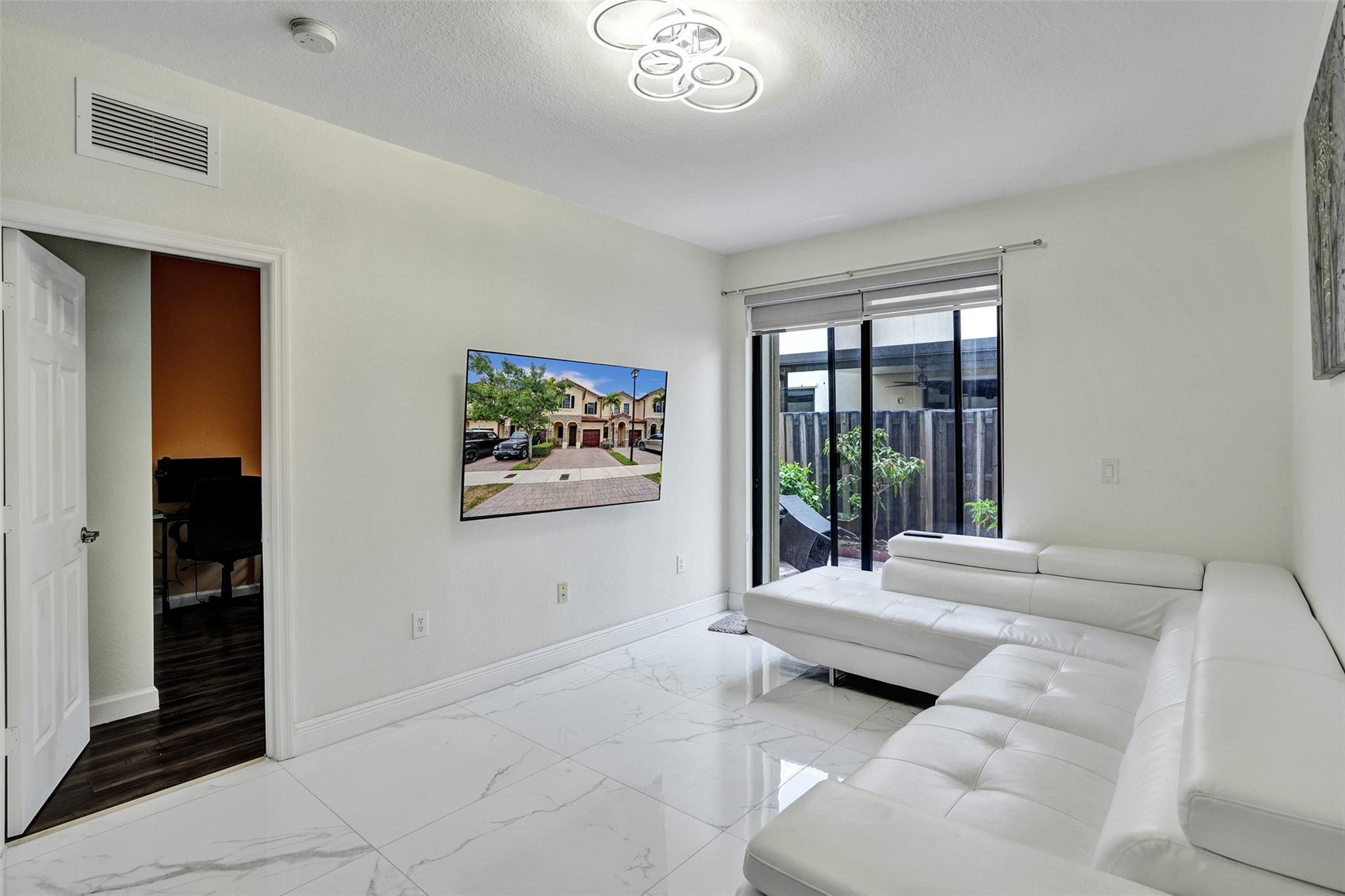 DORAL BREEZE - Residential Lease