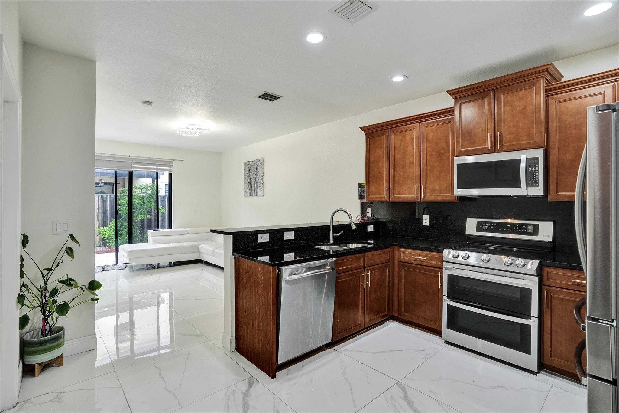 DORAL BREEZE - Residential Lease