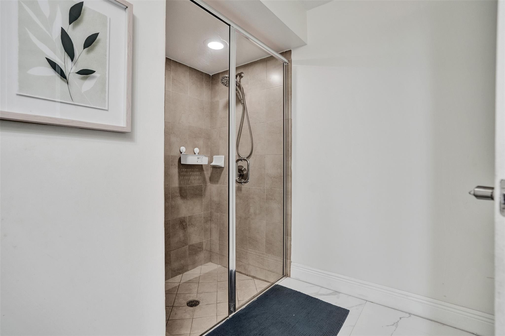 DORAL BREEZE - Residential Lease