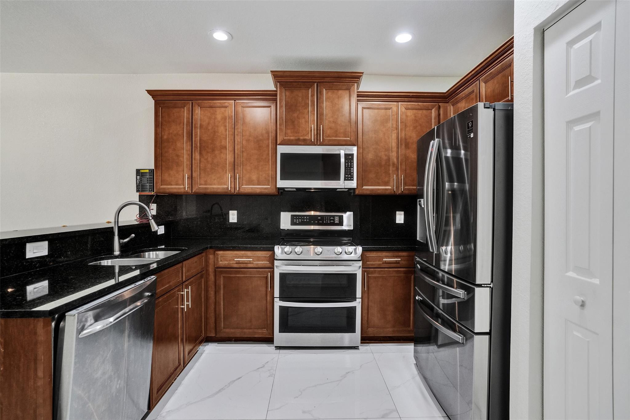 DORAL BREEZE - Residential Lease