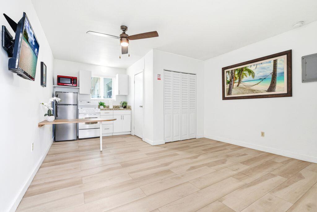Hollywood Beach 1-27 B - Residential Lease