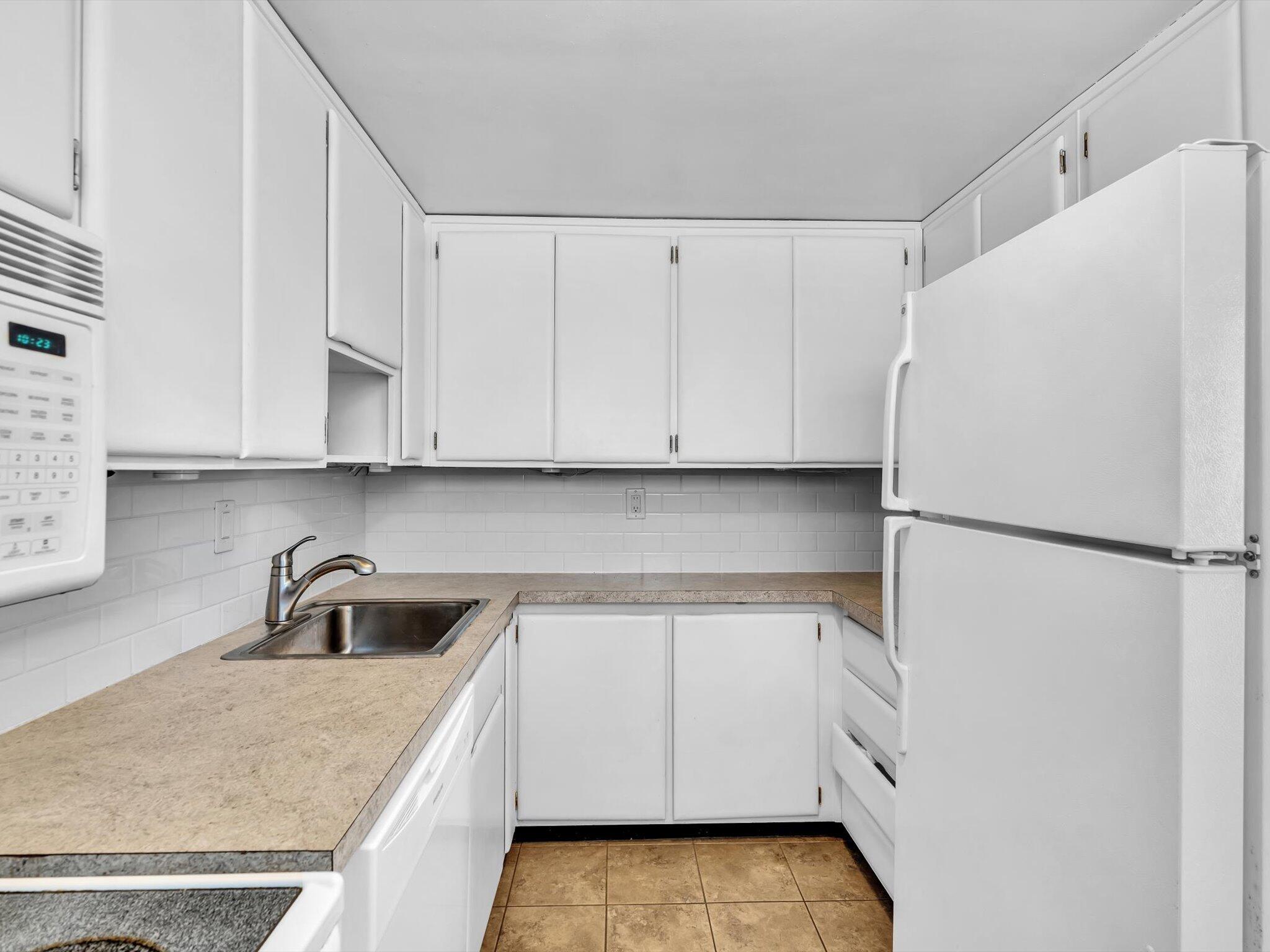 IMPERIAL HOUSE INC - Residential