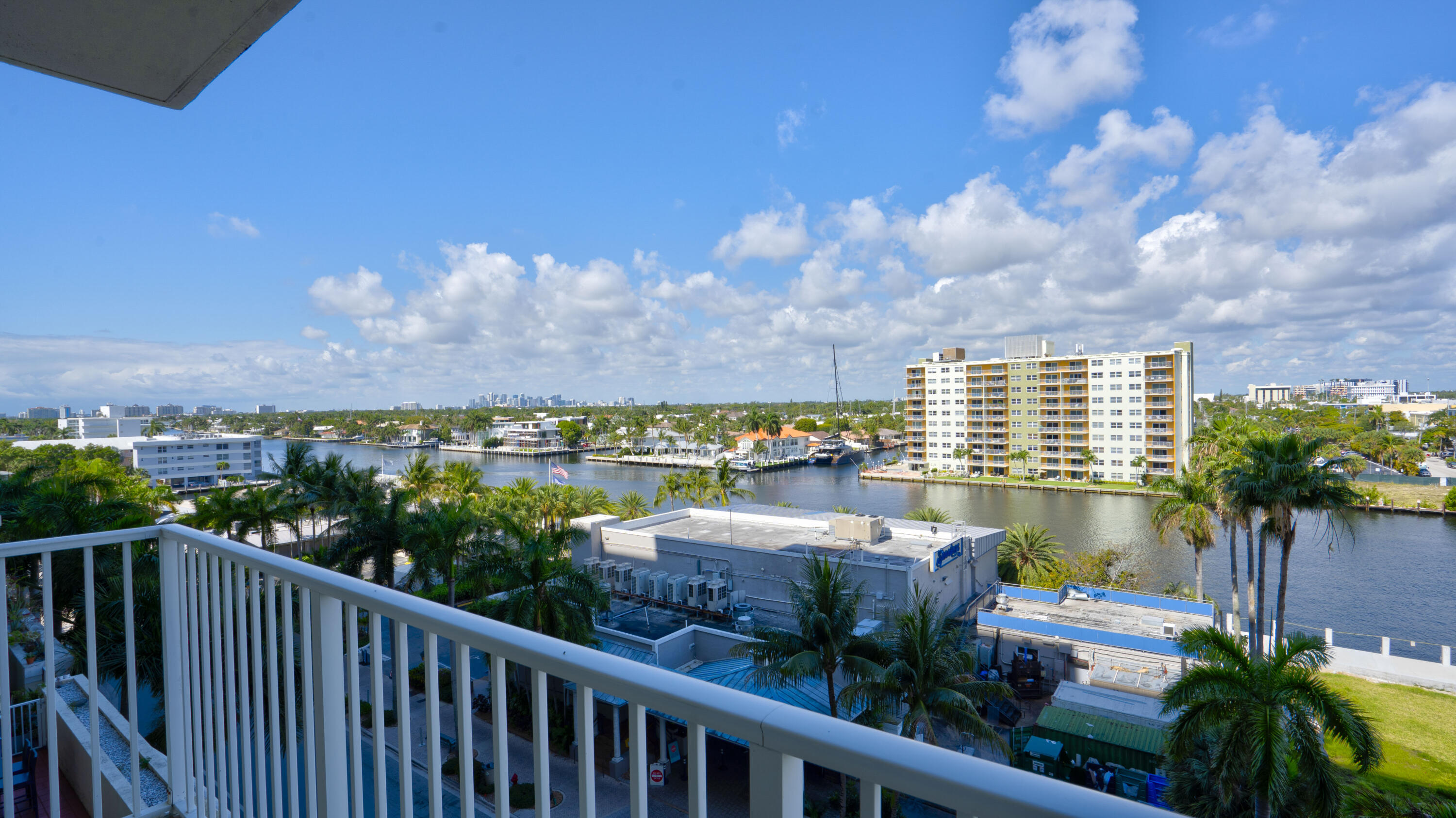 TIDES AT BRIDGESIDE SQUARE - Residential
