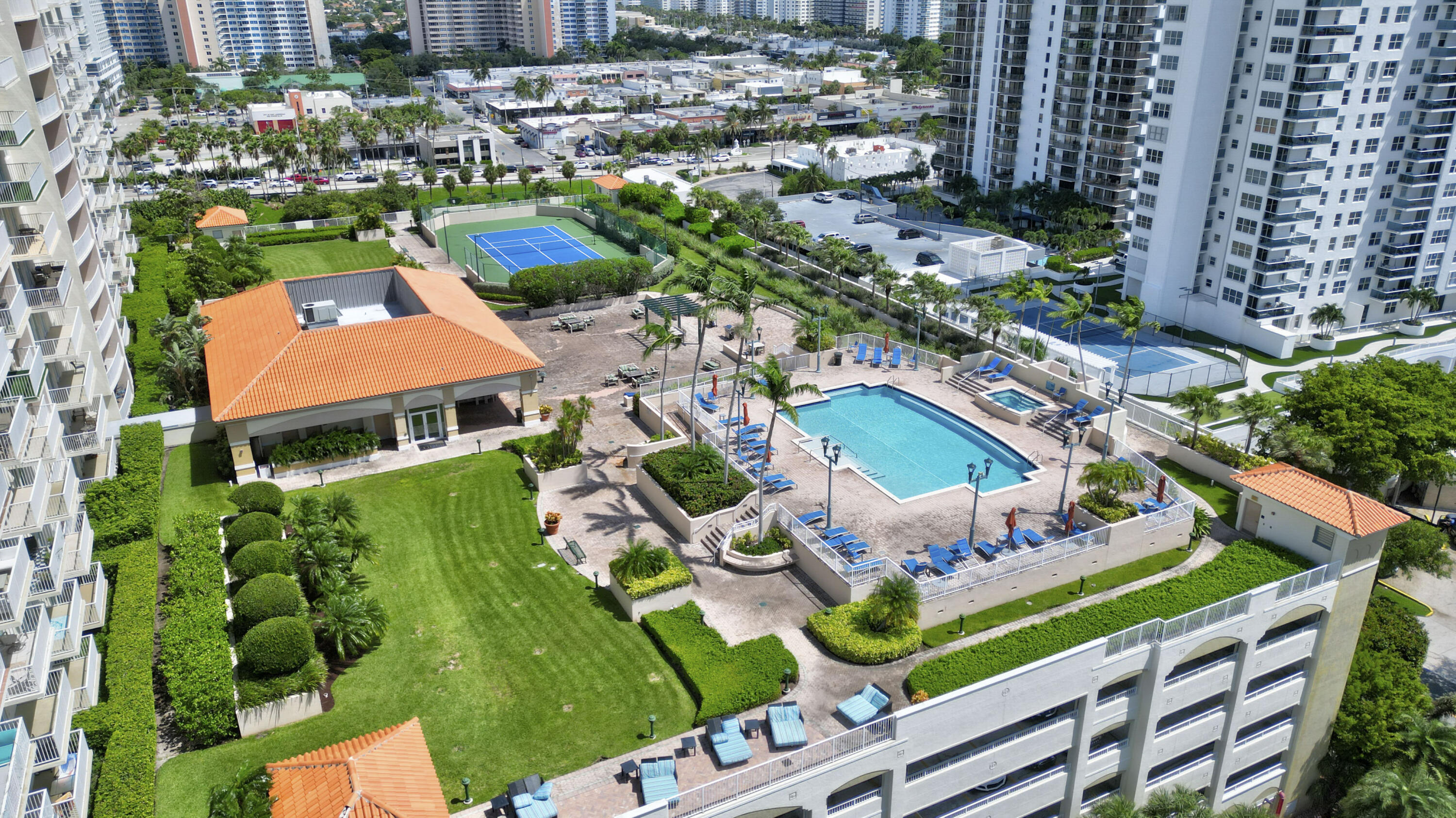 TIDES AT BRIDGESIDE SQUARE - Residential