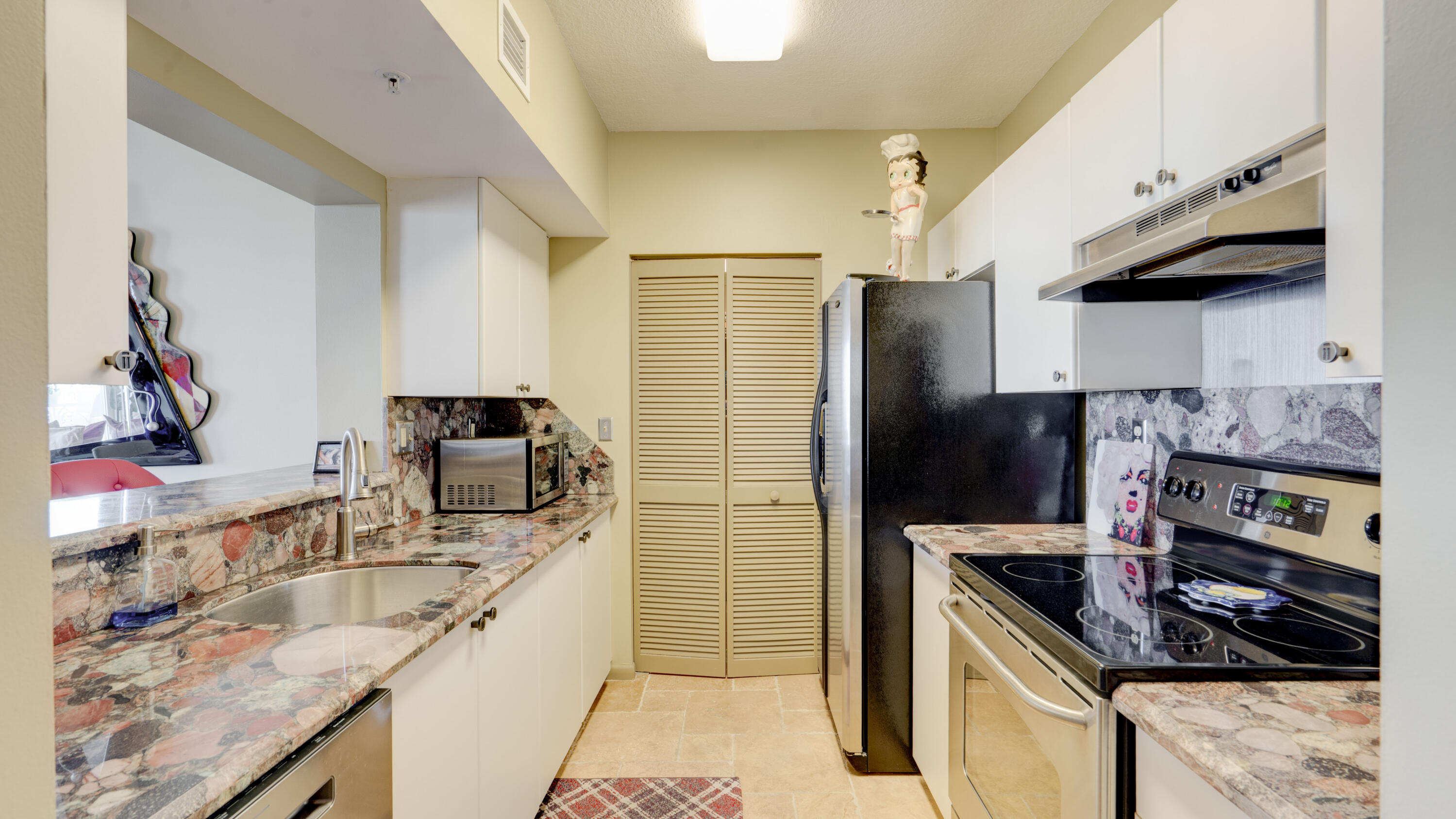 TIDES AT BRIDGESIDE SQUARE - Residential