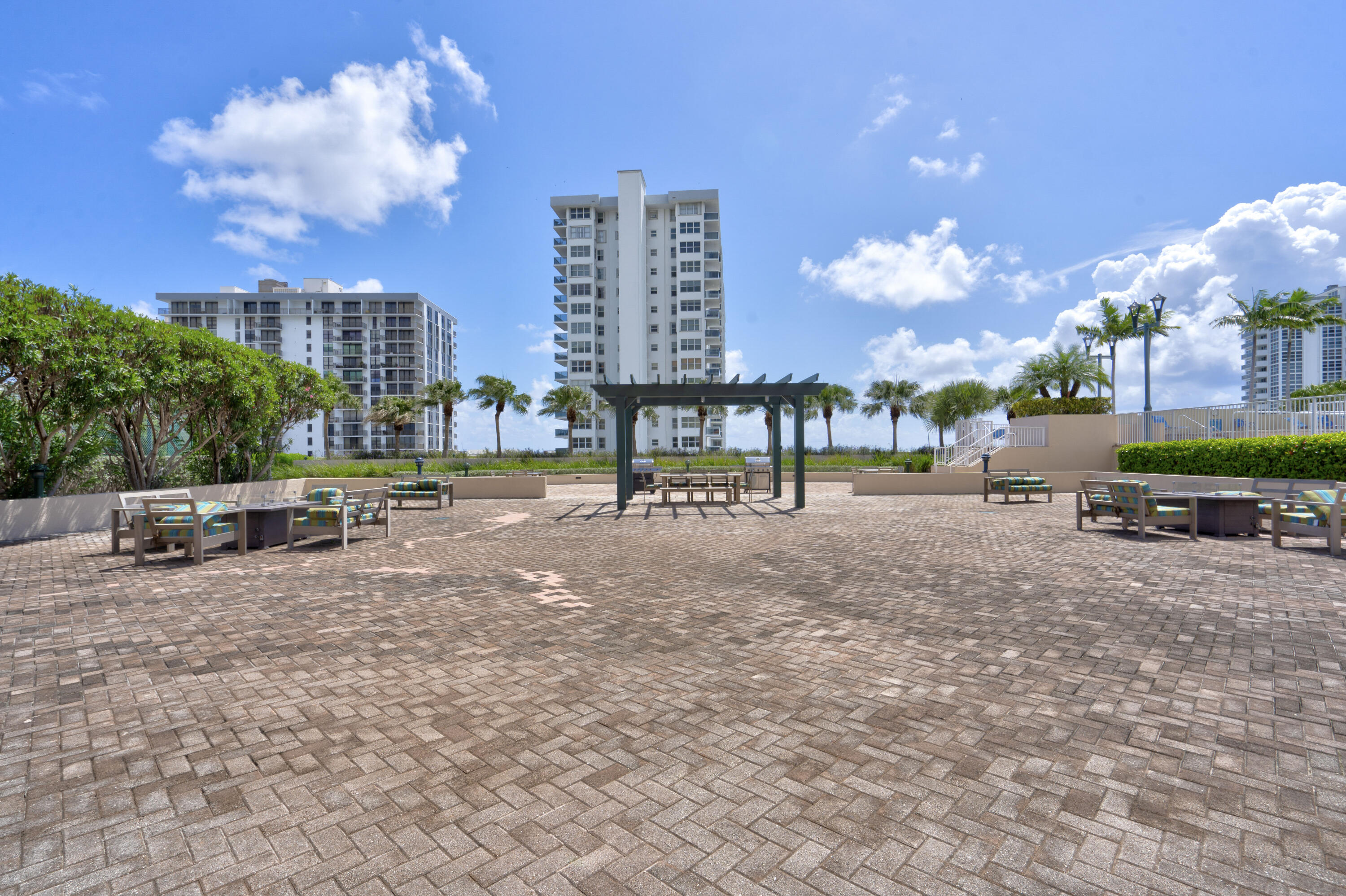TIDES AT BRIDGESIDE SQUARE - Residential