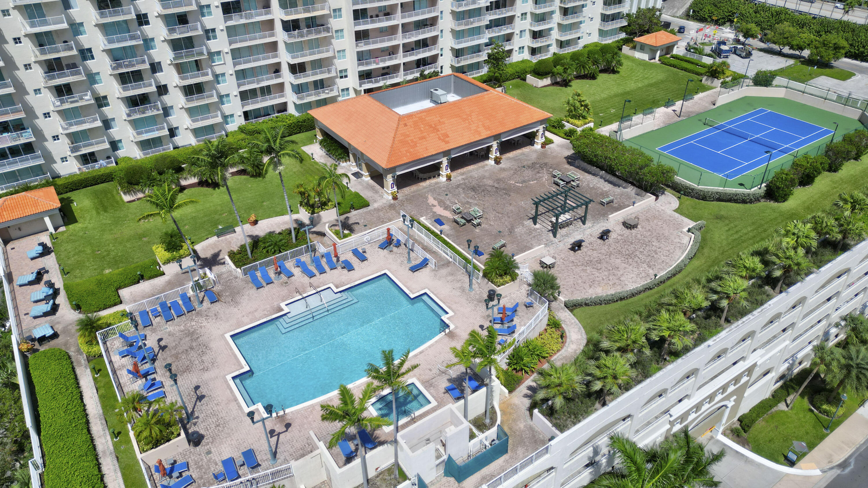 TIDES AT BRIDGESIDE SQUARE - Residential