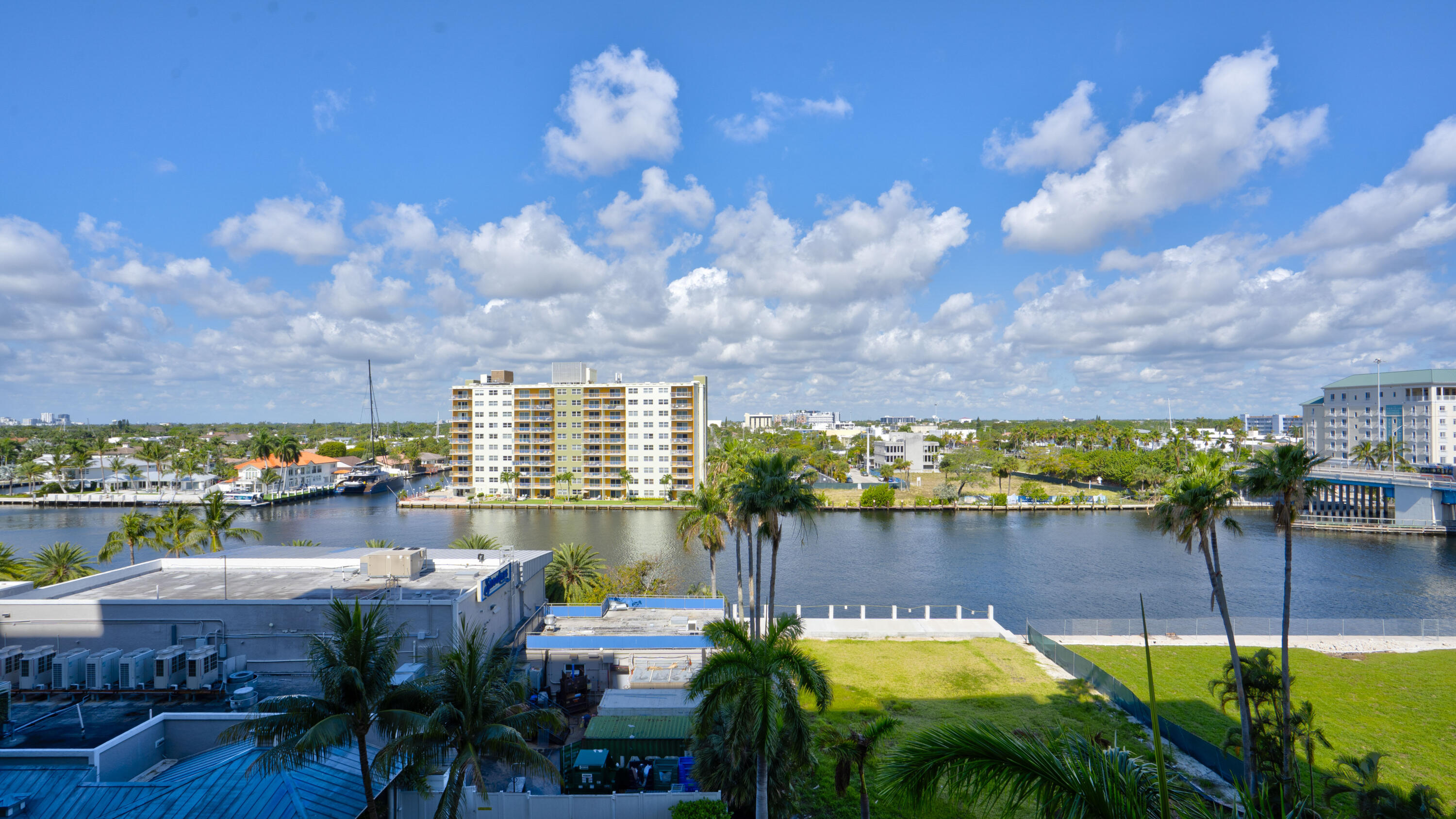 TIDES AT BRIDGESIDE SQUARE - Residential